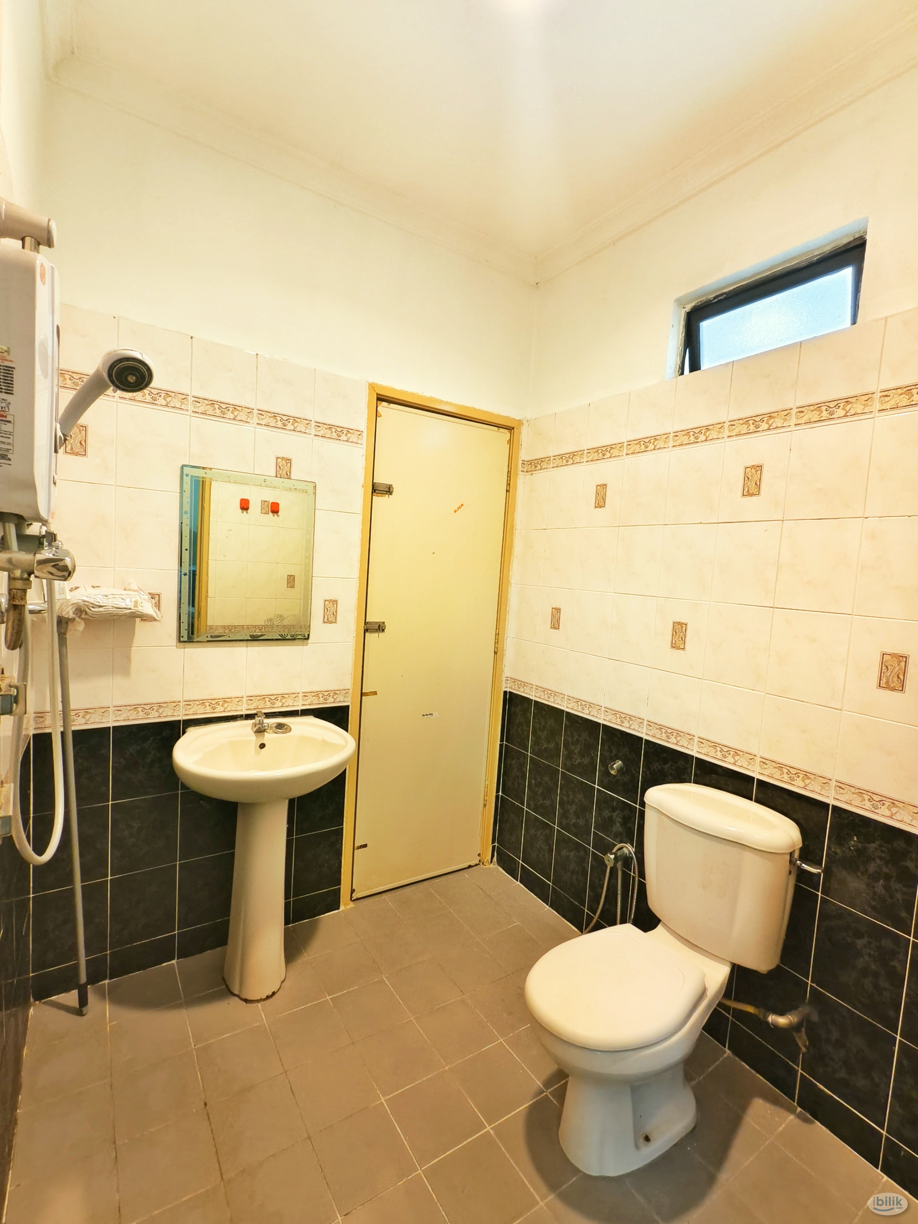 MIDDLE ROOM With ATTACHED BATHROOM TO RENT, Fully Furnished @ VISTA KOMANWEL C, BUKIT JALIL KUALA LUMPUR - Image 4