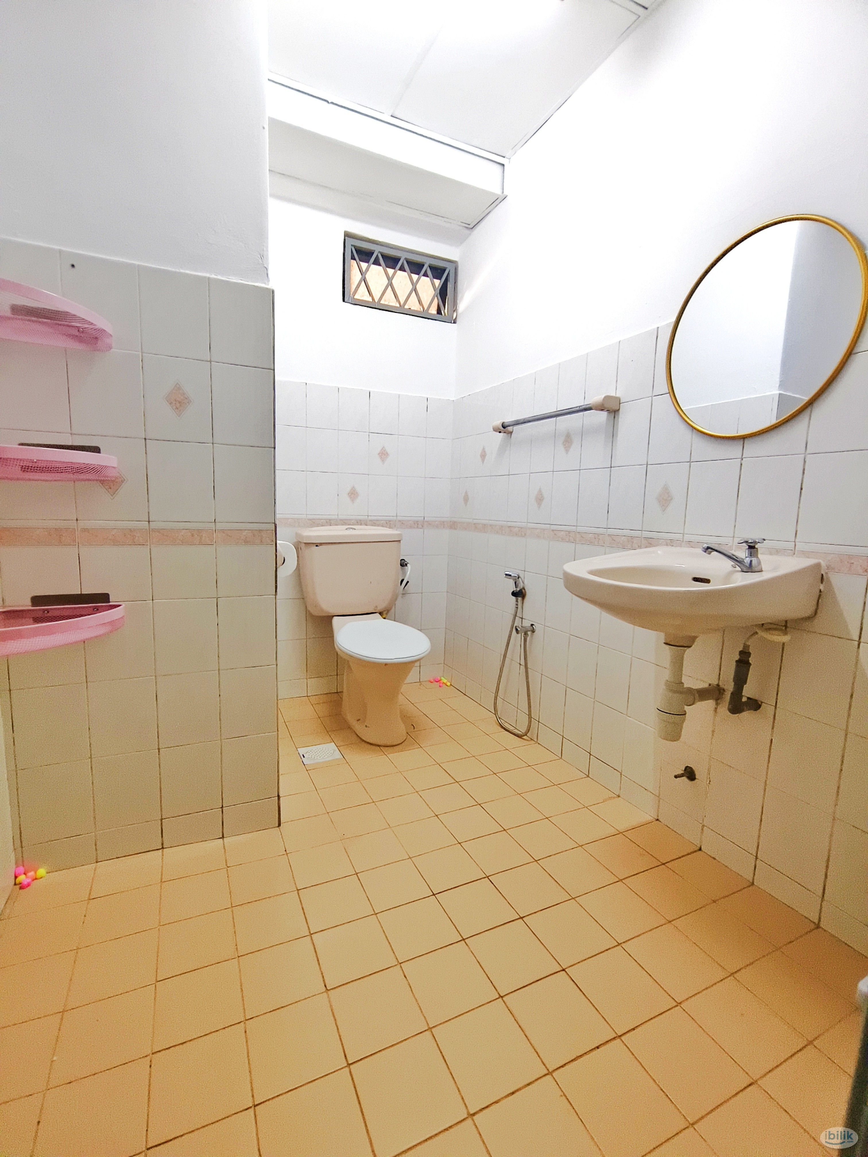 Middle Room at Vista Komanwel, Bukit Jalil - Image 4