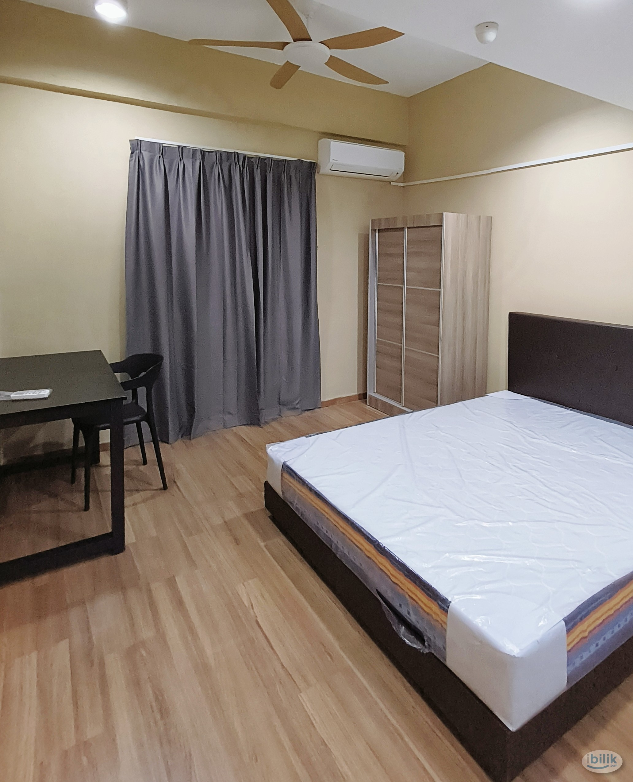 Master Room at Batu Berendam, TAMAN MAS MERAH,Melaka - Image 4