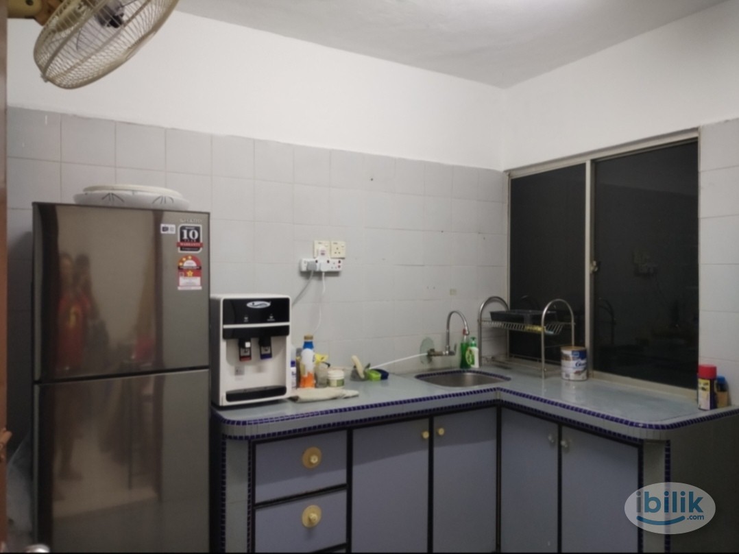 Middle Room at Melaka, Malaysia - Image 1
