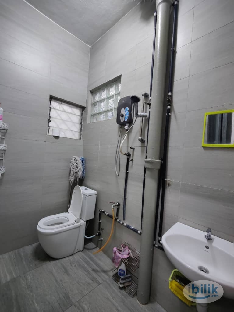 ⭐Free Parking ⭐Landed House near Glomac⭐Middle Room at Glomac Centro, Bandar Utama - Image 1