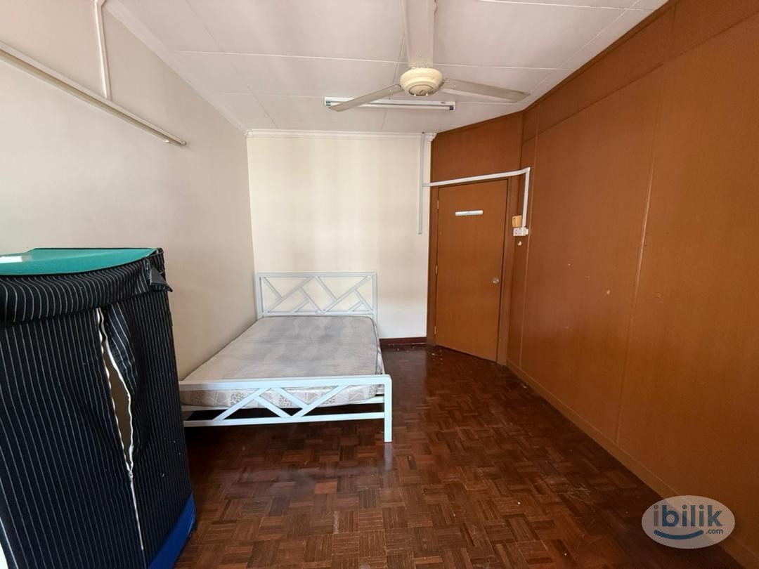 🛏️ Jalan BU 7/2, Bandar Utama – Near MRT Bandar Utama (Medium Room, Attached Shared Bath) - Image 2