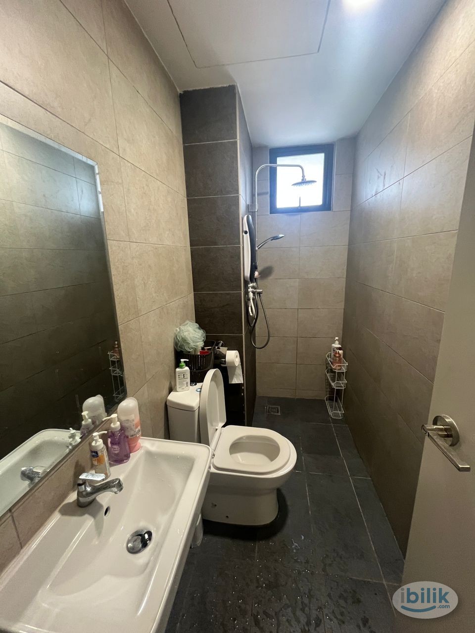 Female Unit Middle Room at AraTre' Residences, Next to LRT Ara Damansara - Image 4