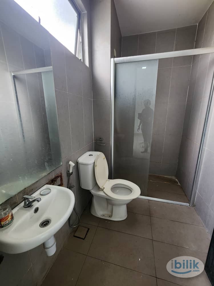 FEMALE UNIT INFRONT LRT IOI PUCHONG TO RENT 🙆🏻‍♀️🌈 AIRCOND ROOM FREE WIFI - Image 2