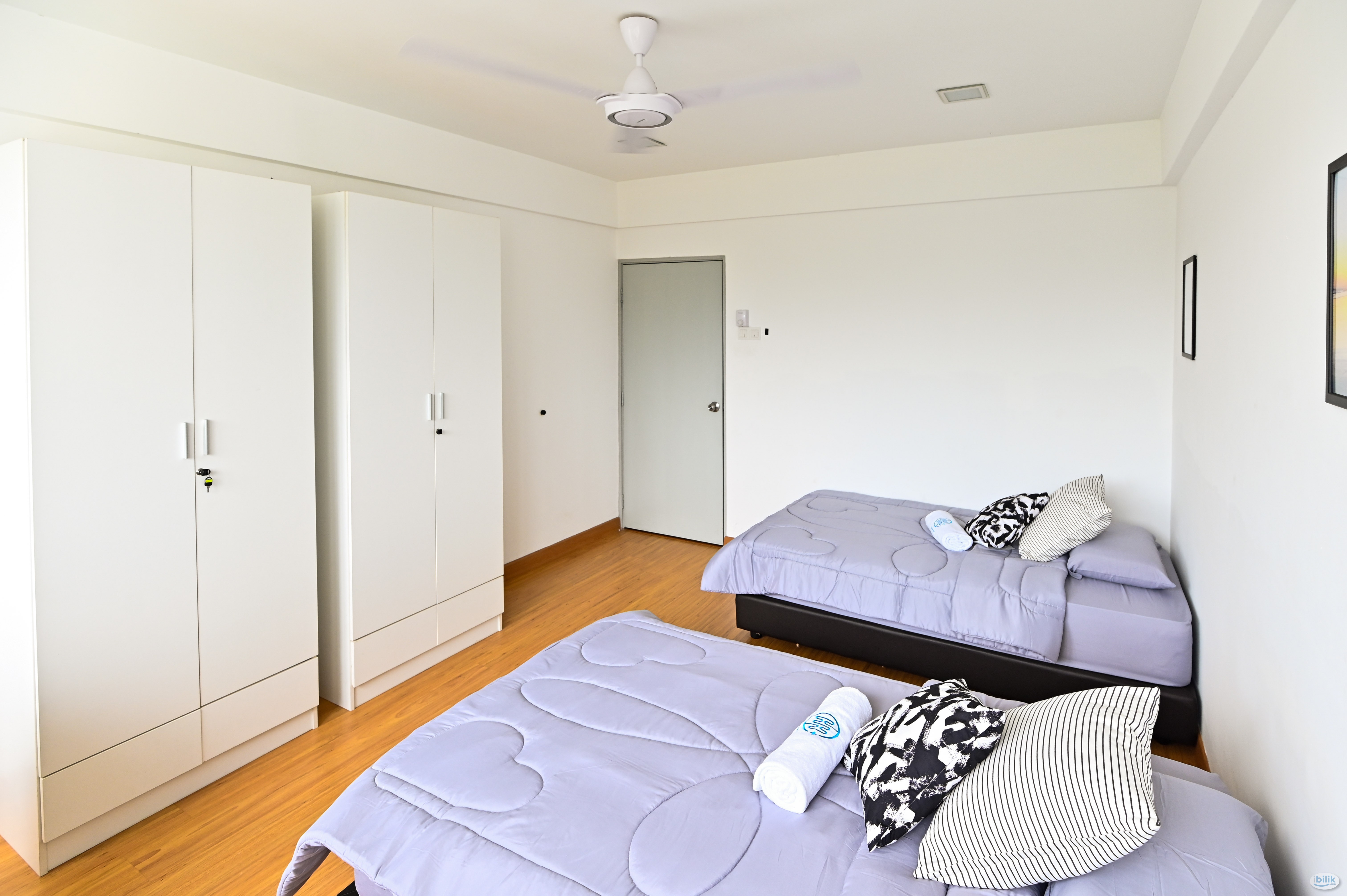2min walk Monorail Tun Sambanthan 10min Kl sentral Station and Nu sentral Twin bed single bed queen bed rooms for rent @ - Image 2