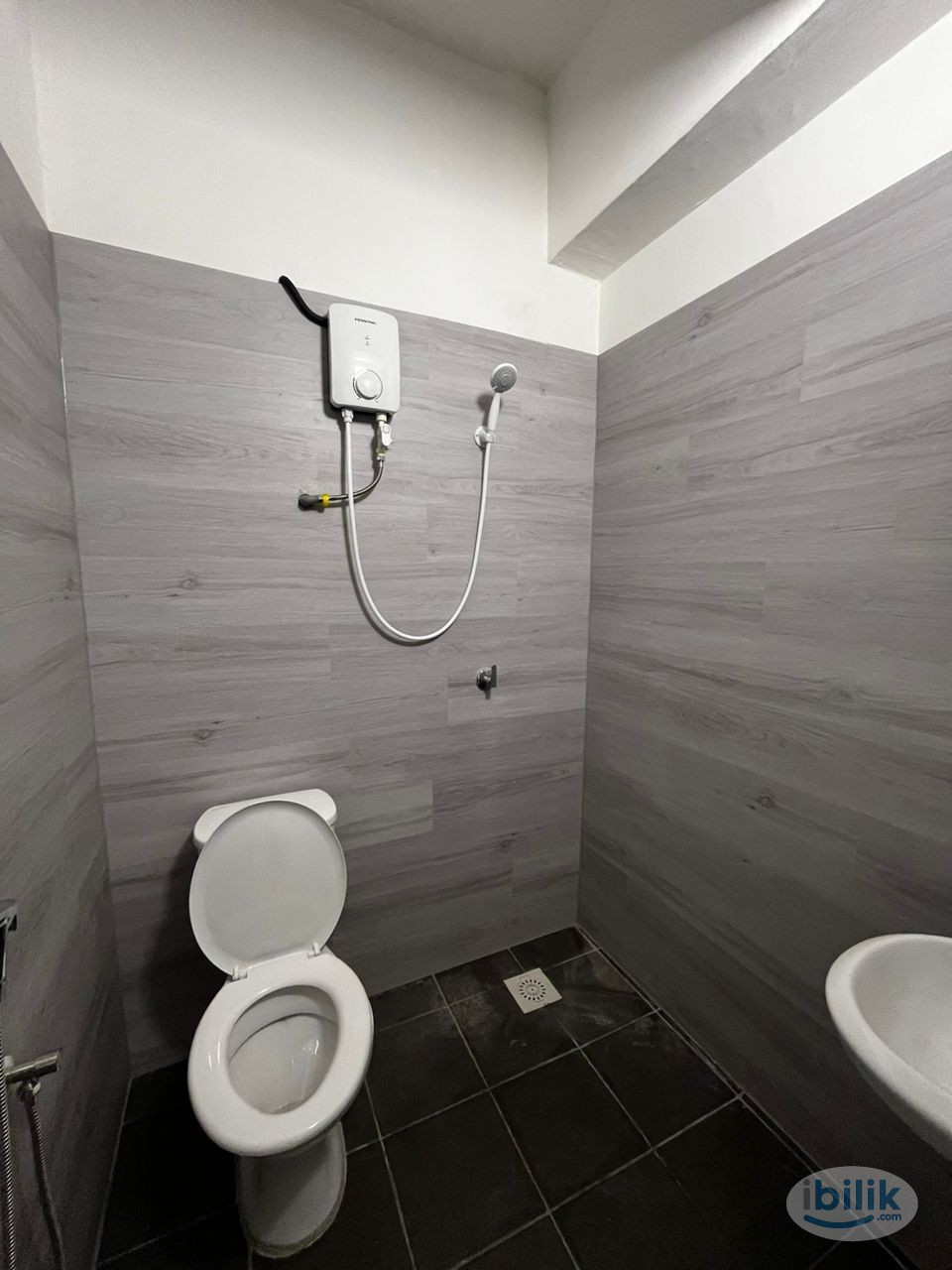 👩‍🦰 Female Only | 🚿 Shared Toilet | 🏠 Fully Furnished | 🚉 5 Mins to Chow Kit Monorail | 💸 Zero Deposit - Image 4