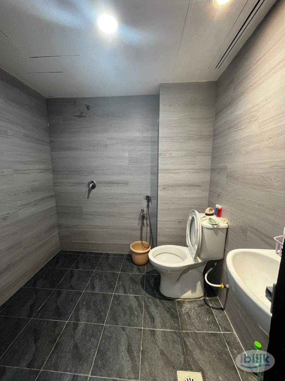 🌺 Female Unit | 🚉 3 Min to Monorail | 🛏 Free WiFi + Laundry | 🚿 Shared Bathroom | 📍 Close to KL Hotspots | 💸 No Deposit - Image 3