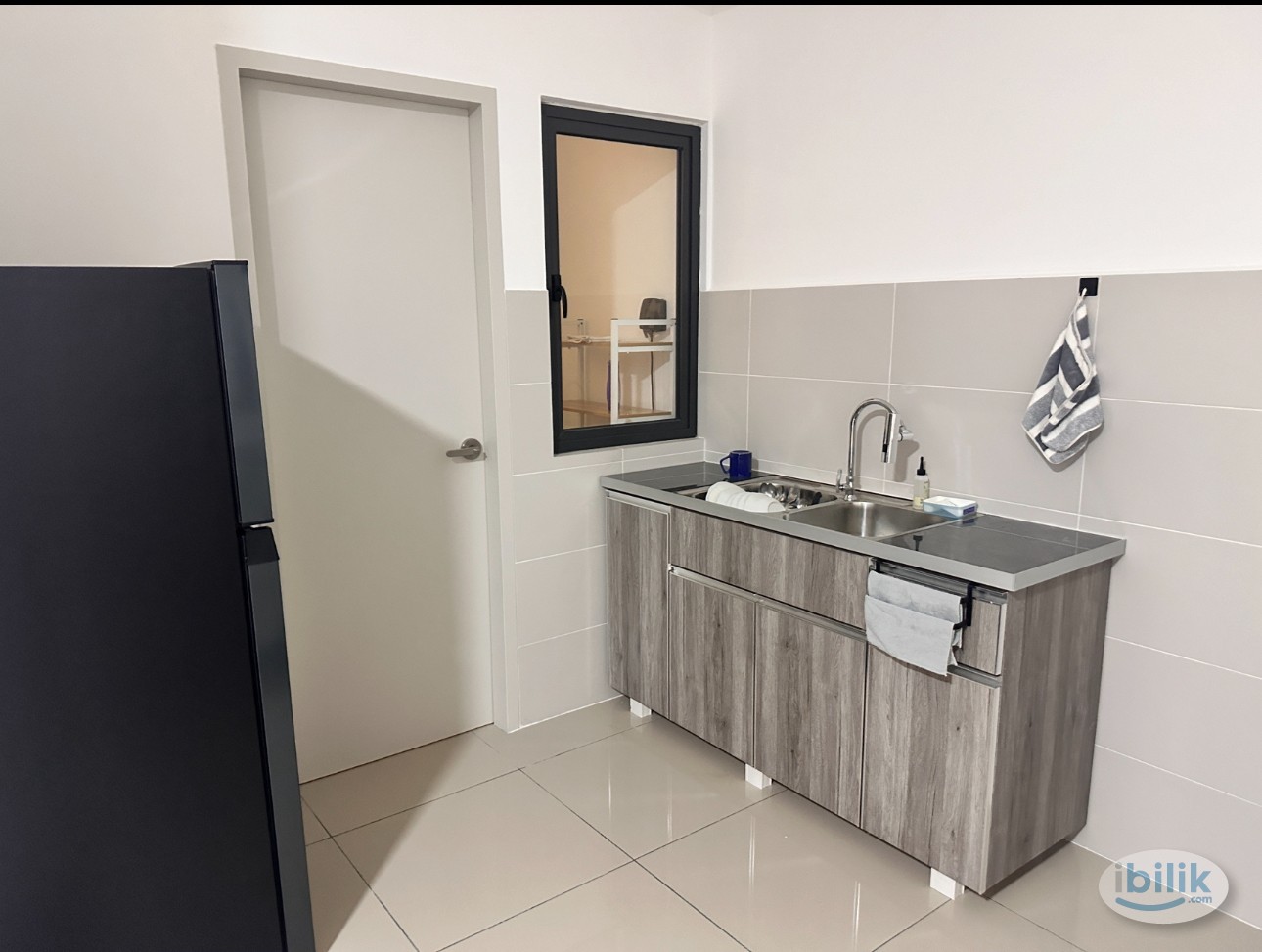 Middle Room at M Oscar Residence, Bandar Baru Sri Petaling - Image 1