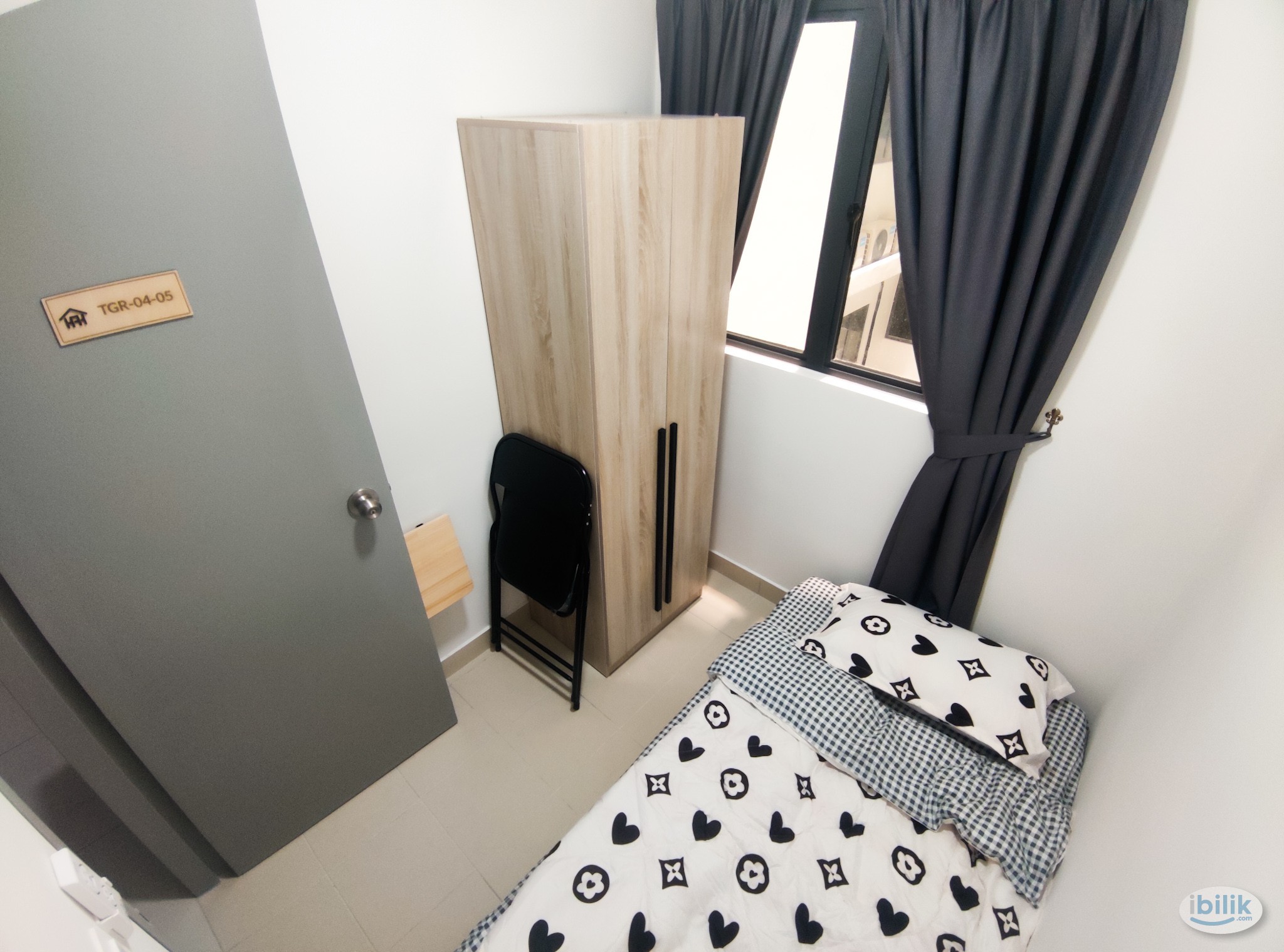 TRADERS GARDEN SMALL ROOM FOR RENT - Image 1