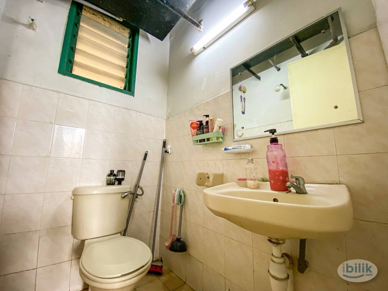 Middle Room at Seri Kembangan, Selangor - Image 5