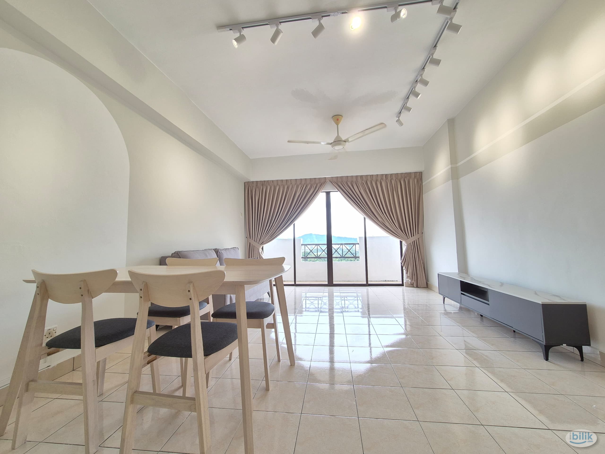 Medium Female Room at Vista Komanwel C, Bukit Jalil - Image 4