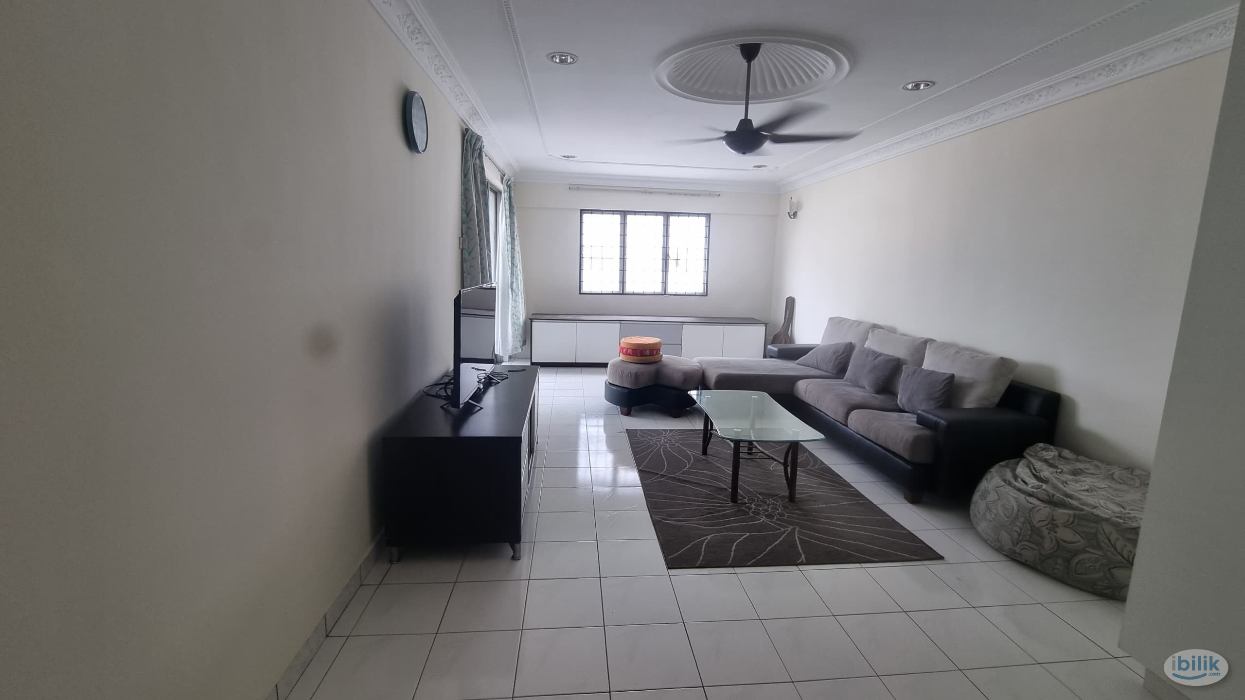 Comfy Middle Room at Ara Damansara, Petaling Jaya - Image 2