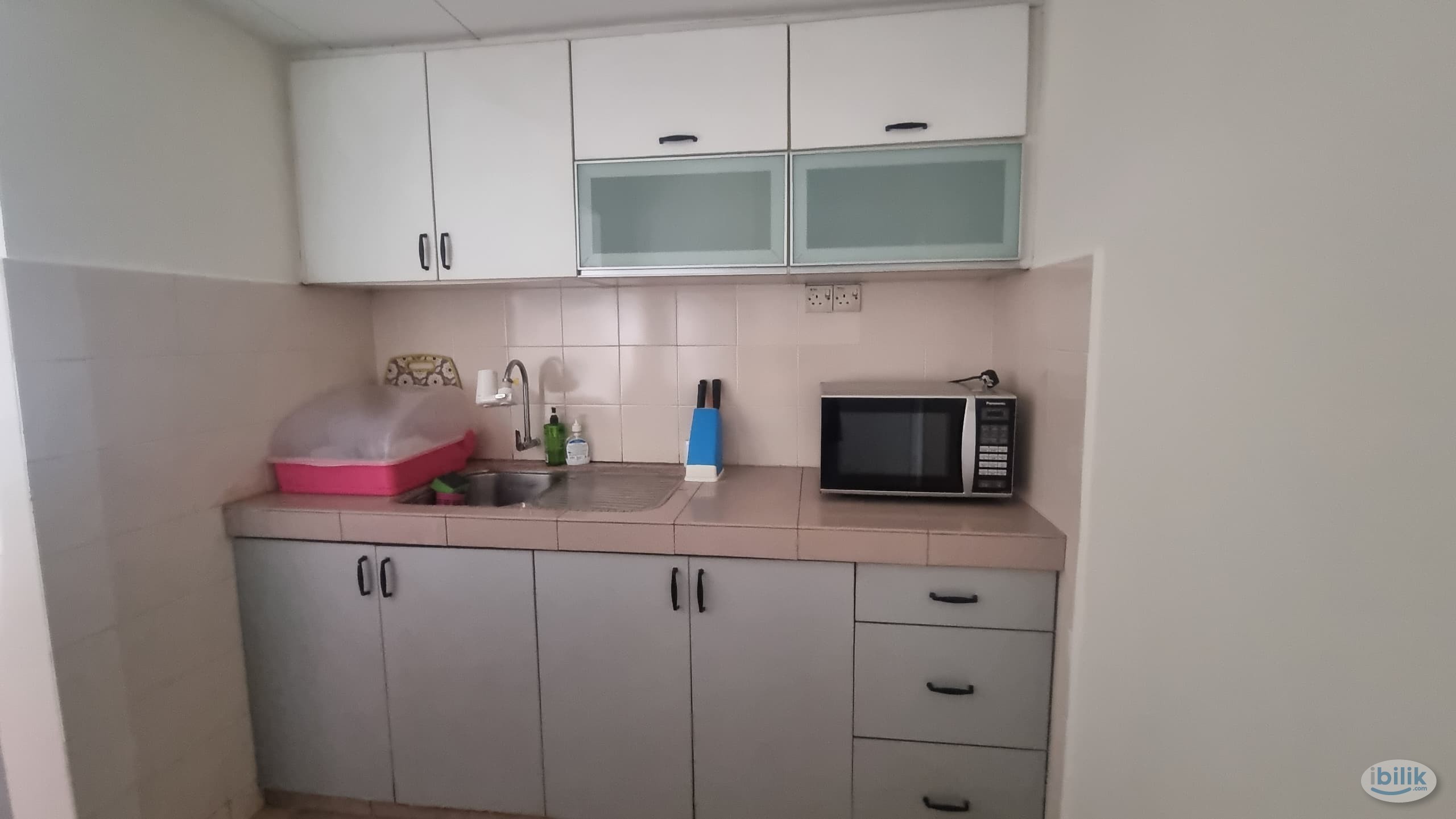 Comfy Middle Room at Ara Damansara, Petaling Jaya - Image 3