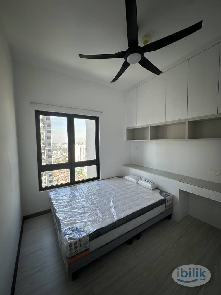 Middle Room at M Oscar Residence, Bandar Baru Sri Petaling - Image 2
