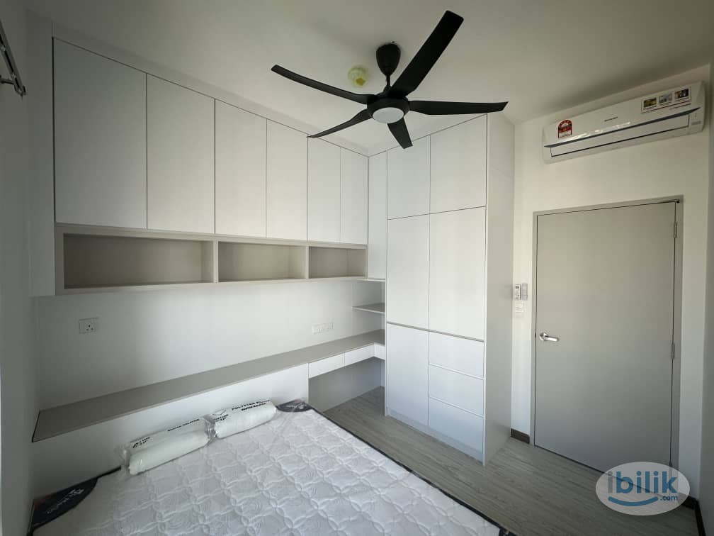 Middle Room at M Oscar Residence, Bandar Baru Sri Petaling - Image 3