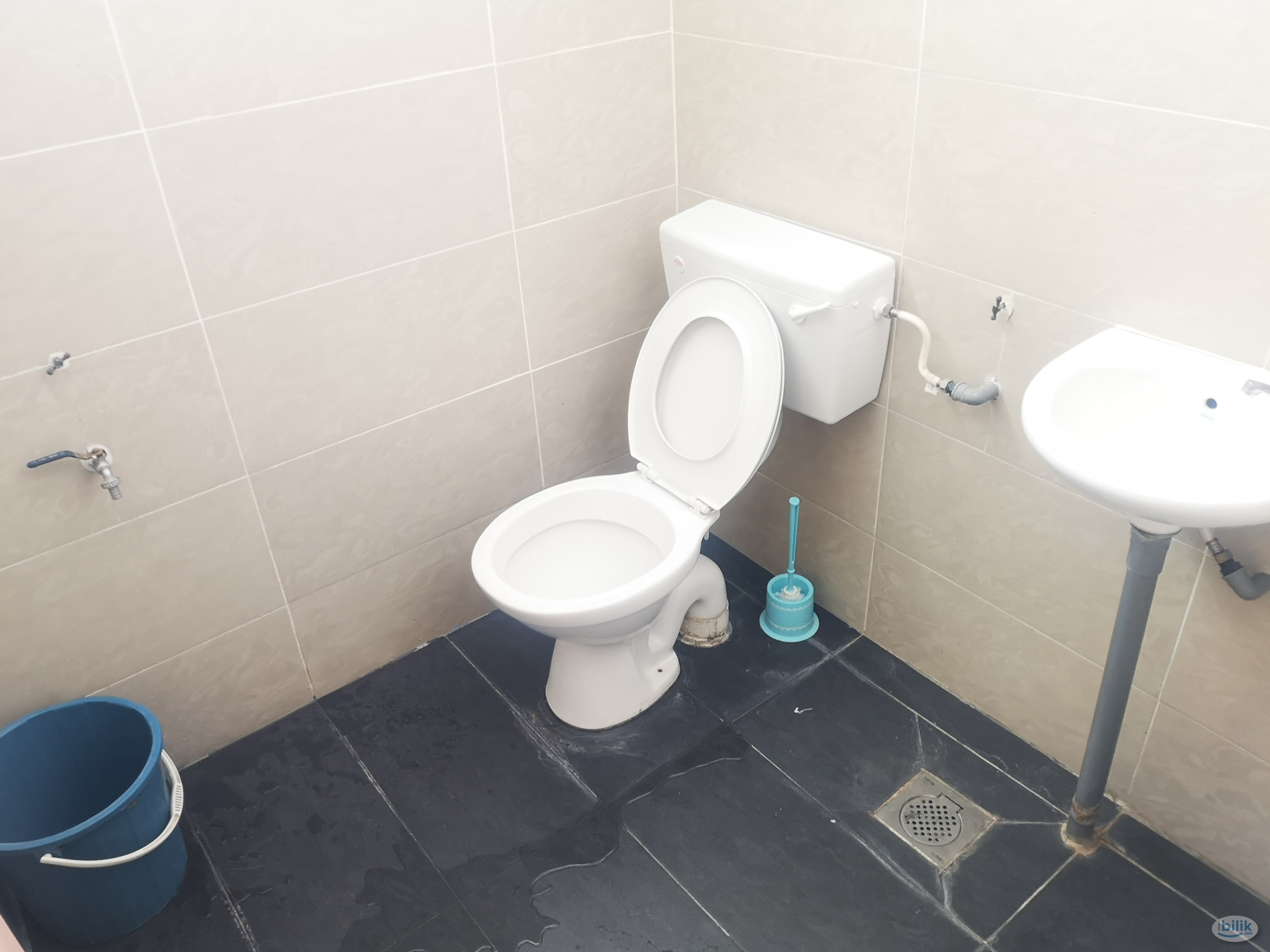 Middle Room at Seremban Jaya, Senawang - Image 2