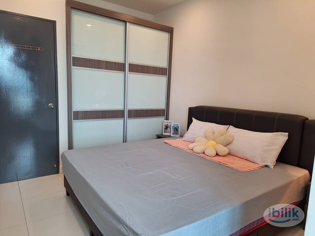 Master Room at Elit Heights, Bayan Baru - Image 3