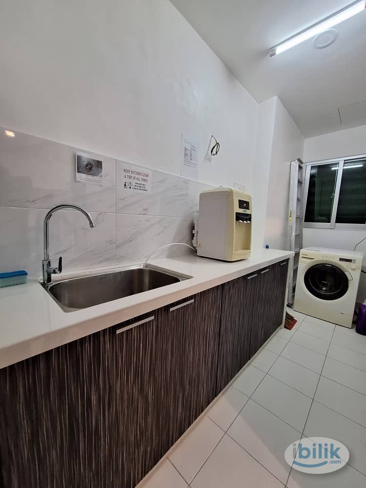 Master Room at Elit Heights, Bayan Baru - Image 5
