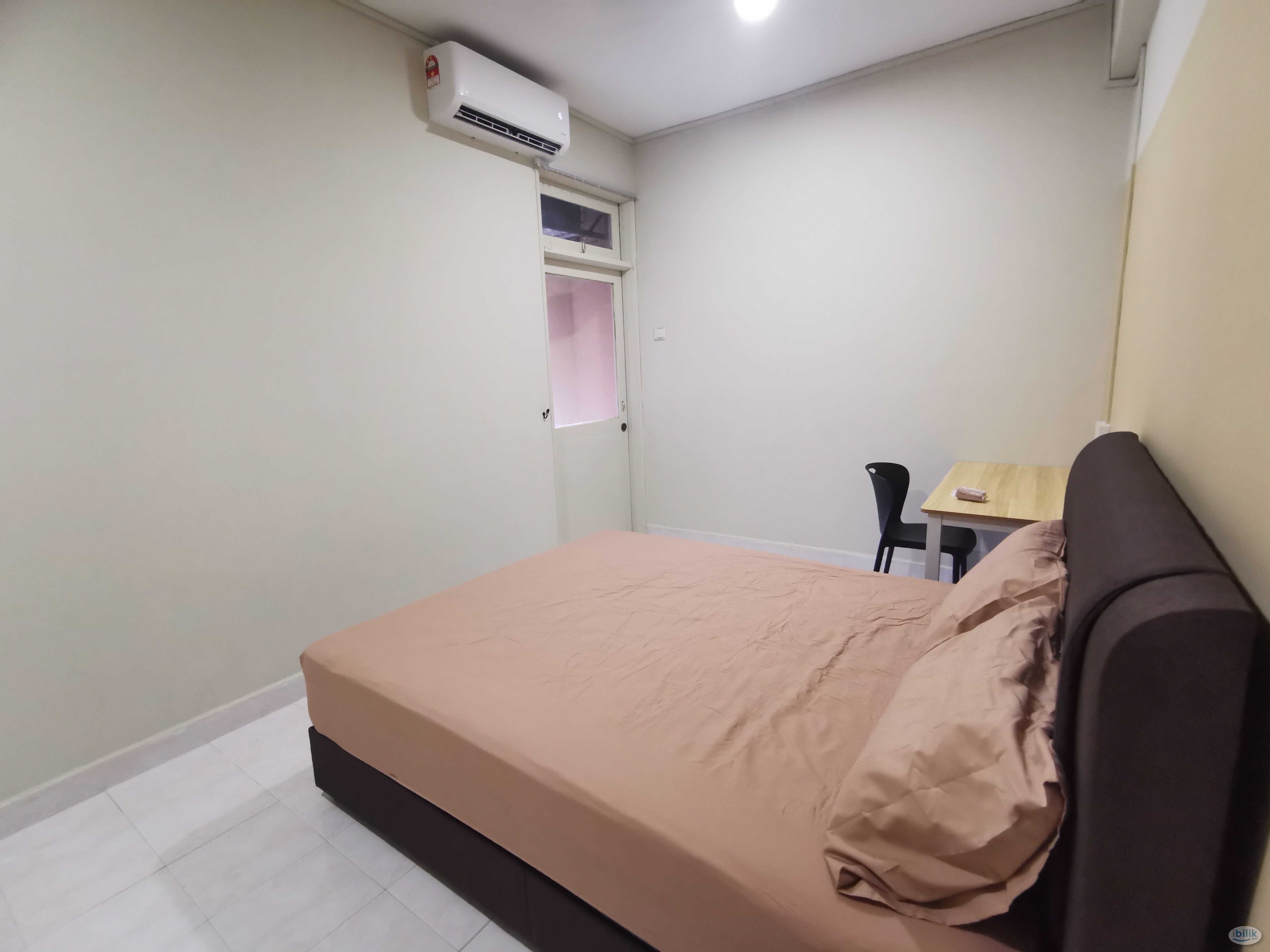 Queen Bedroom at Indah Villa - Image 2