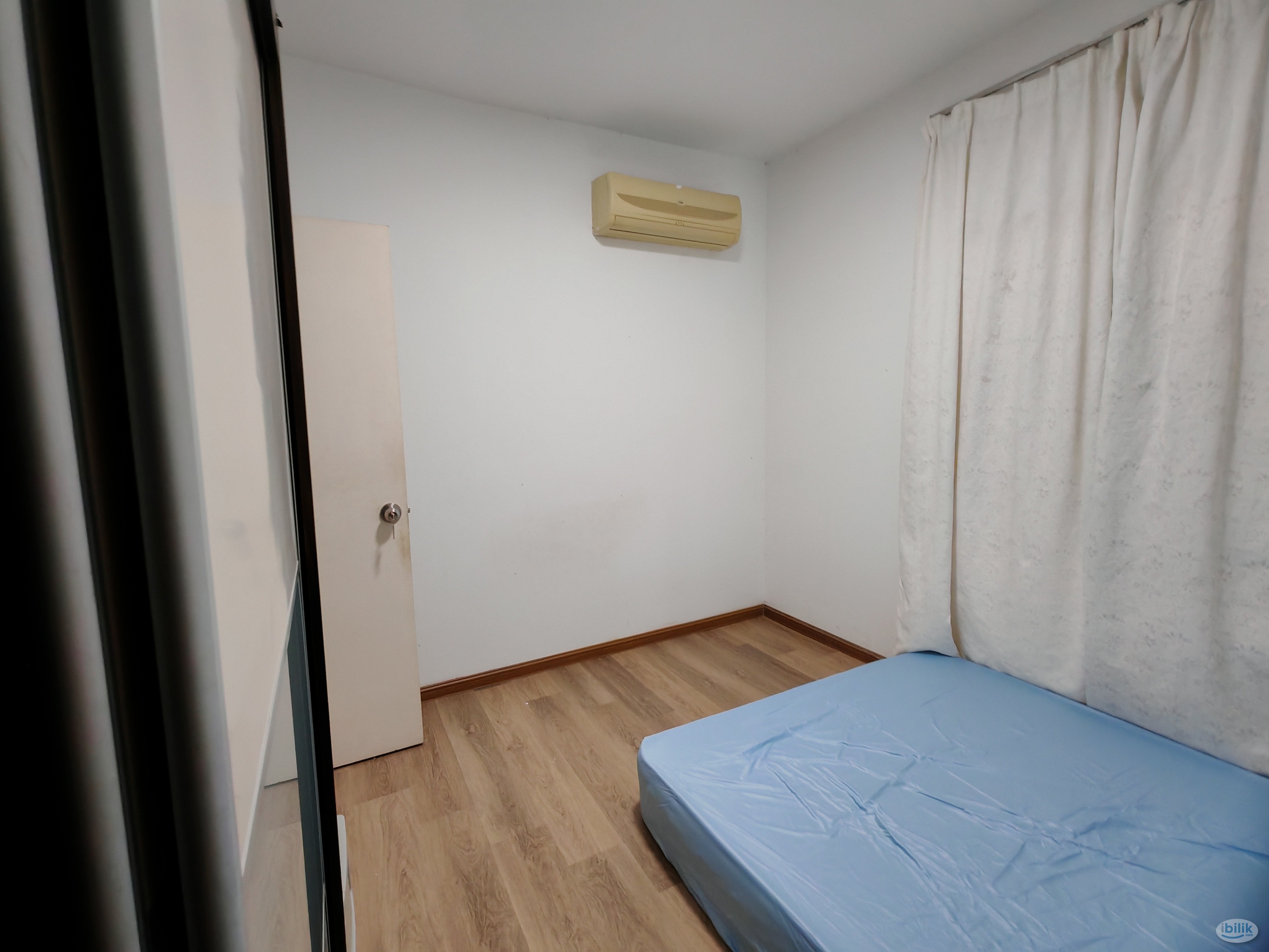 Middle Room at D'Kiara Apartment, Pusat Bandar Puchong - Image 2