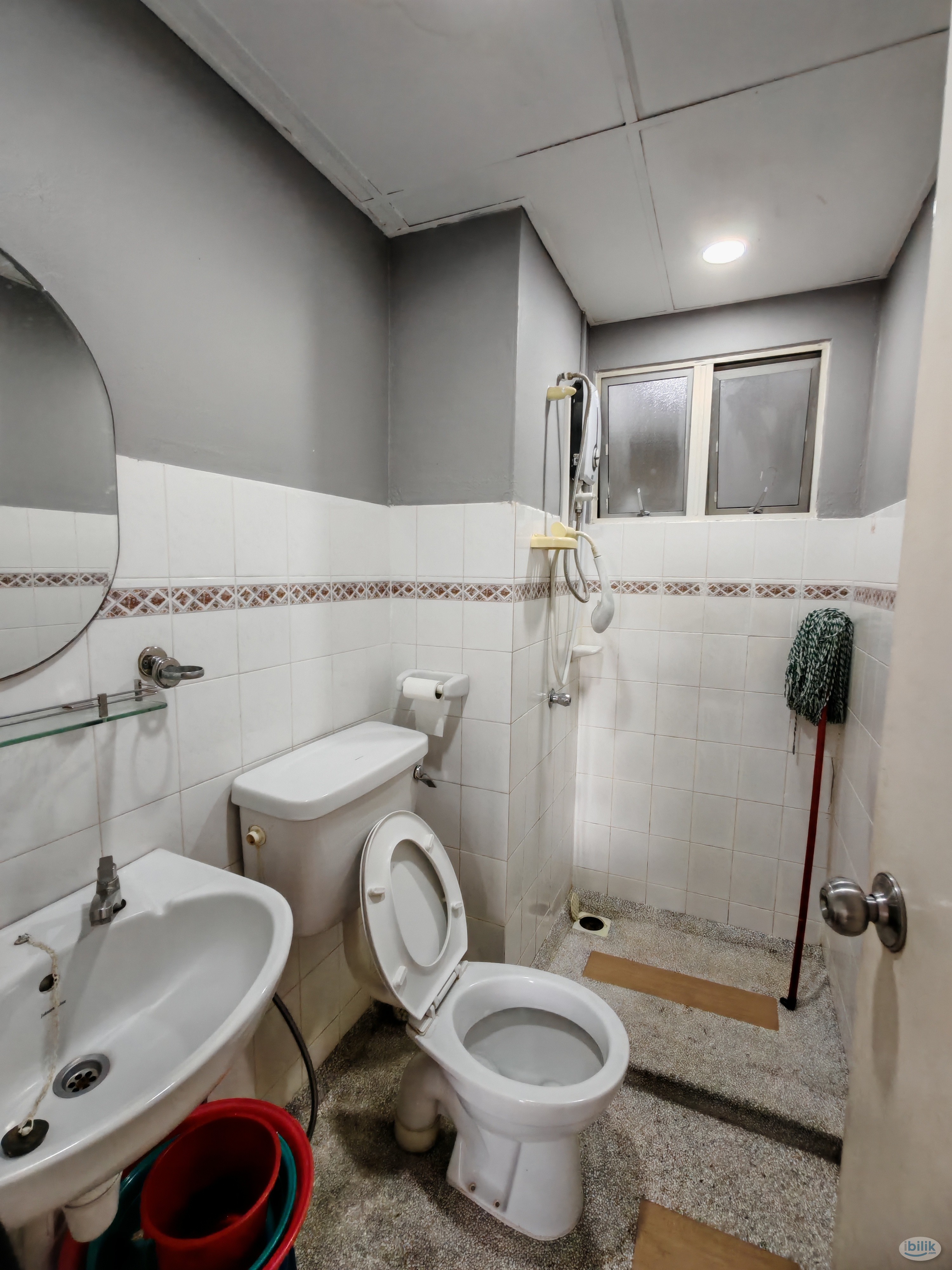 Middle Room at D'Kiara Apartment, Pusat Bandar Puchong - Image 3