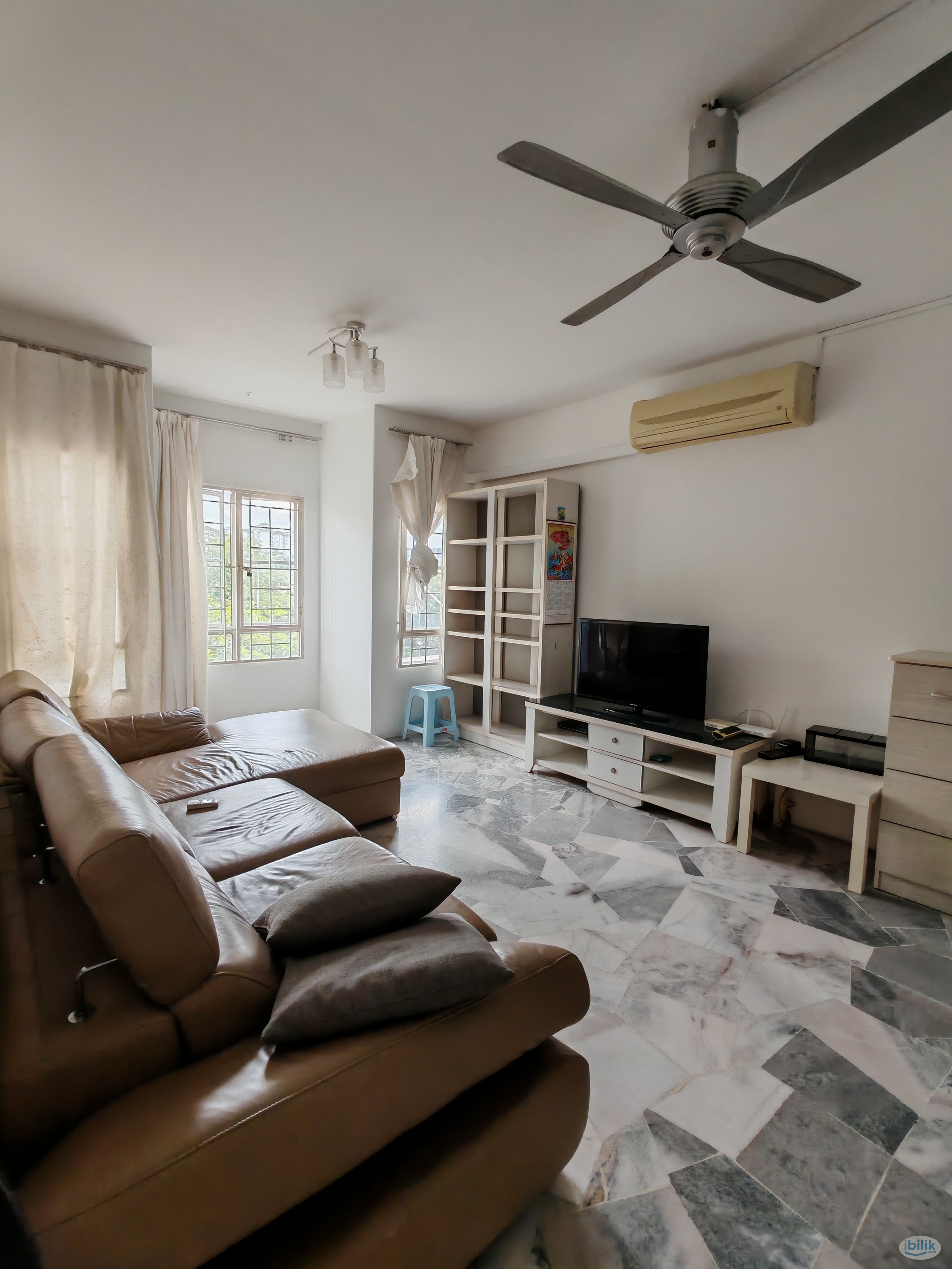 Middle Room at D'Kiara Apartment, Pusat Bandar Puchong - Image 4