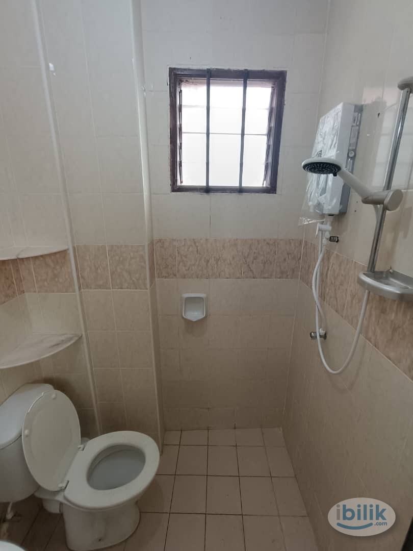 Middle Room for Rent in Jelutong Area - Image 3