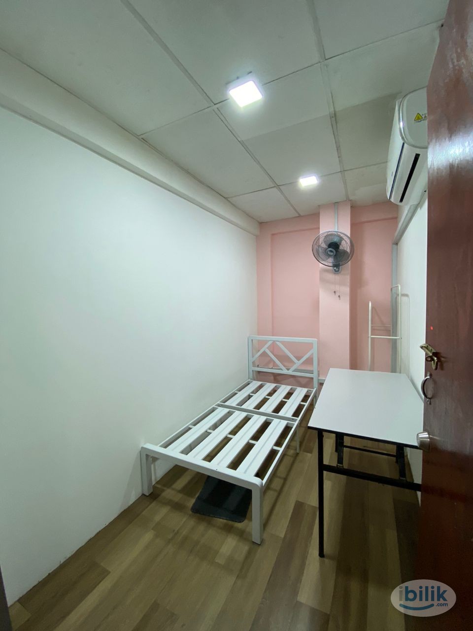 FEMALE UNIT 🙆🏻‍♀️ INFRONT LRT IOI PUCHONG, READY TO MOVE IN, LOW DEPOSIT - Image 1