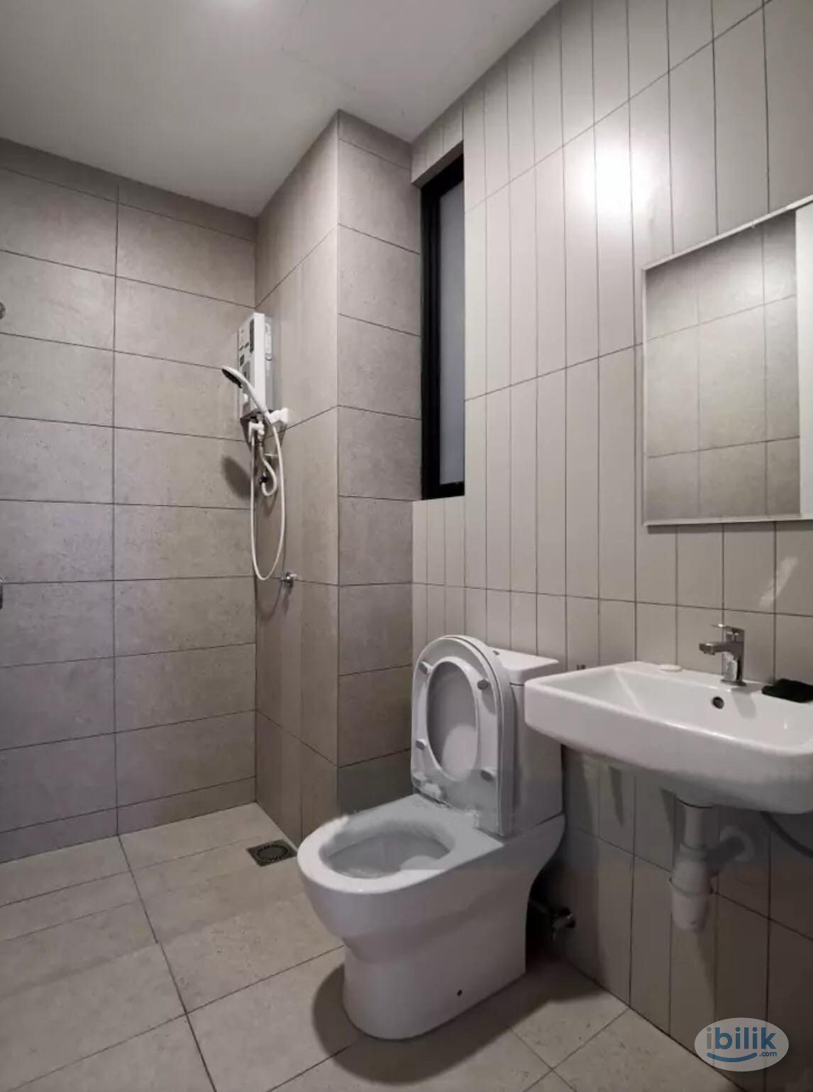 Female Room next to MRT - Image 3