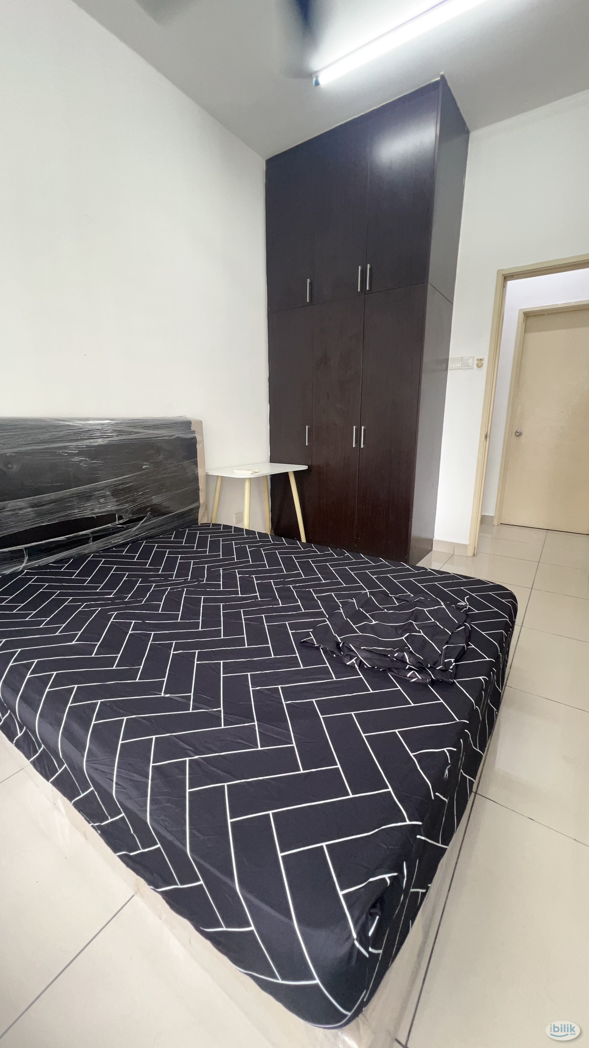 NEW RENOVATED MEDIUM ROOM @ OUG PARKLANE - Image 1