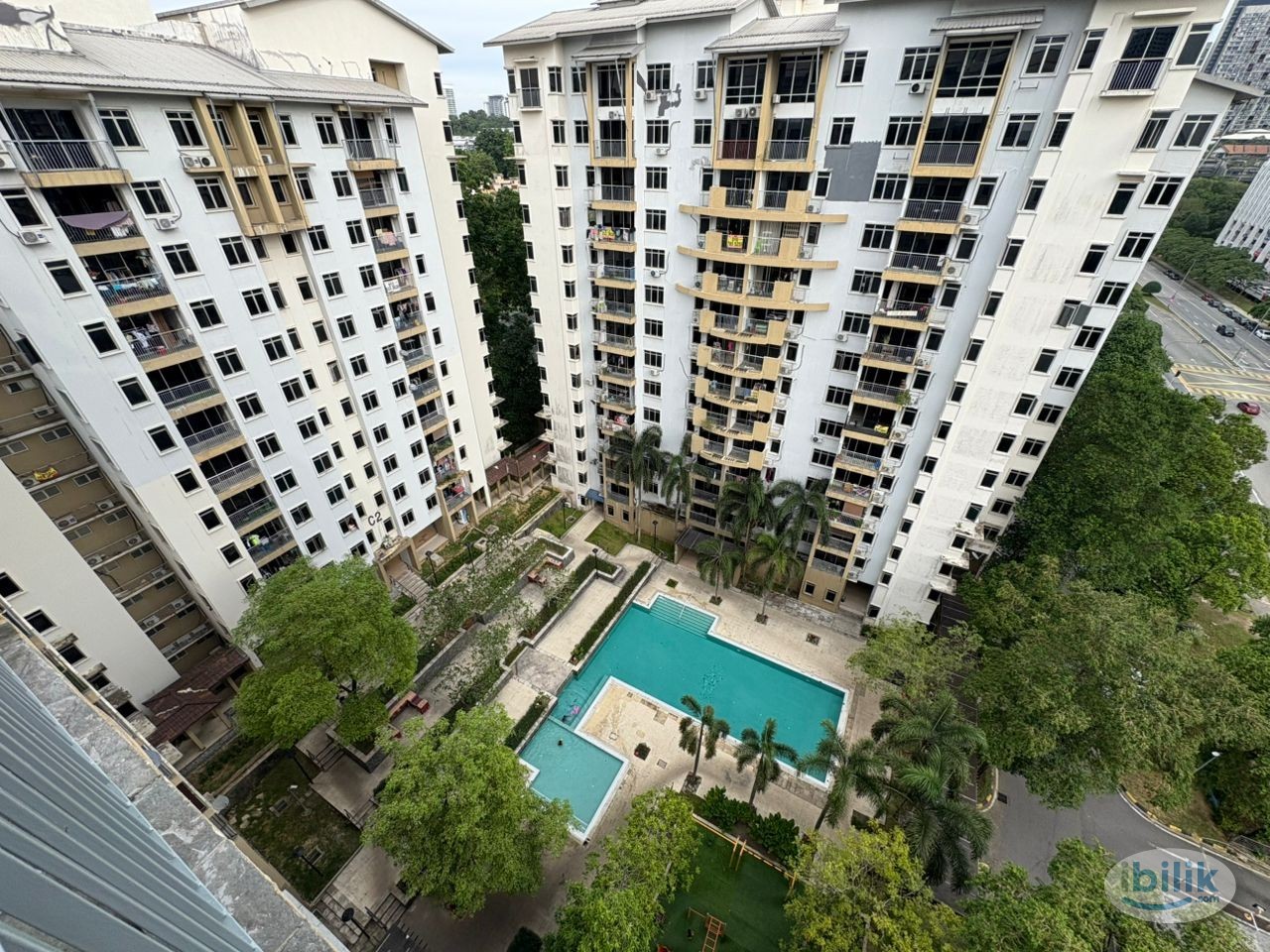 [Female Only] Single Room with Balcony at Cyberia SmartHomes, Cyberjaya - Image 3