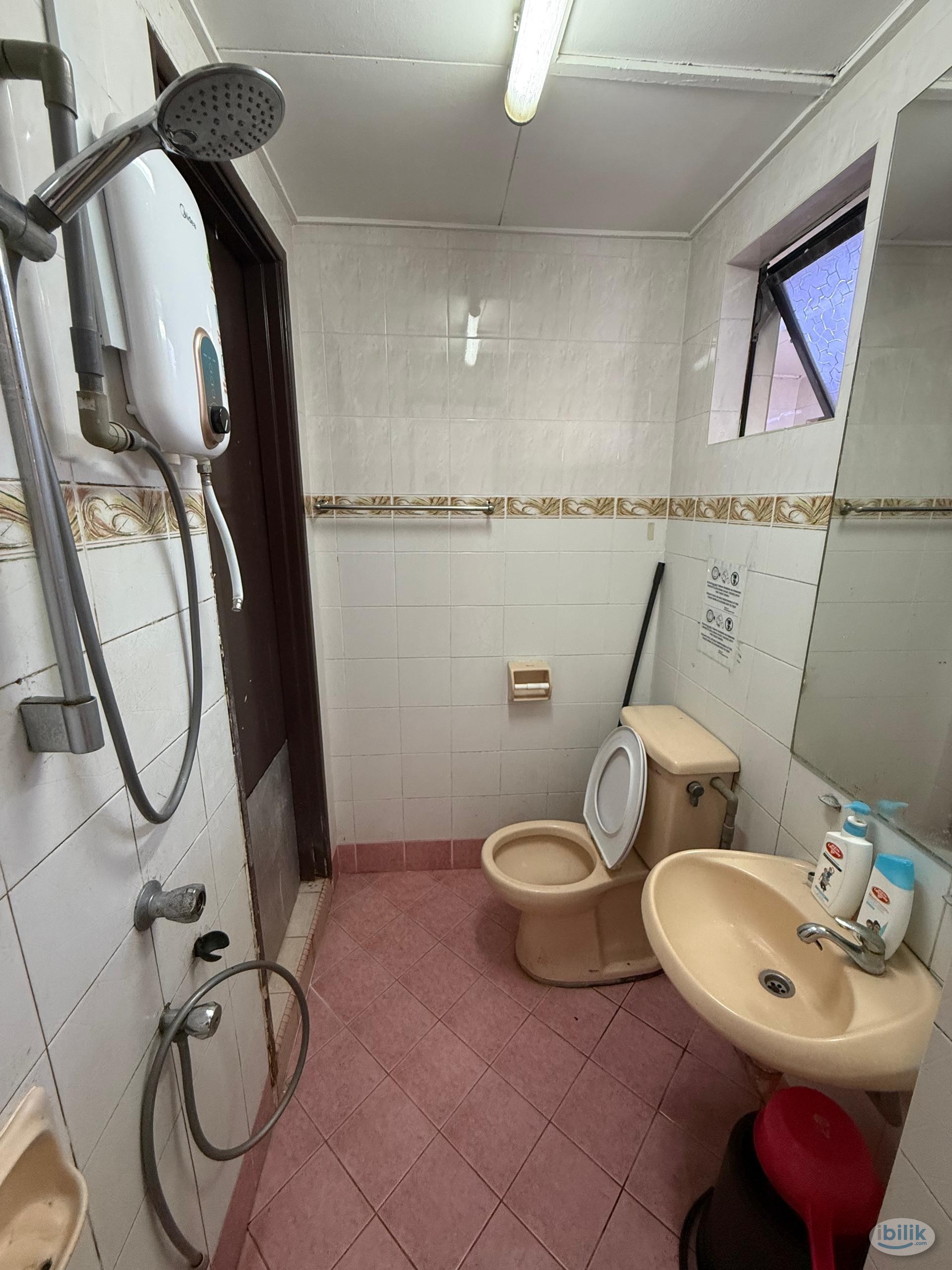 Low Deposit❗Middle room for Rent at Bandar Utama - Image 3