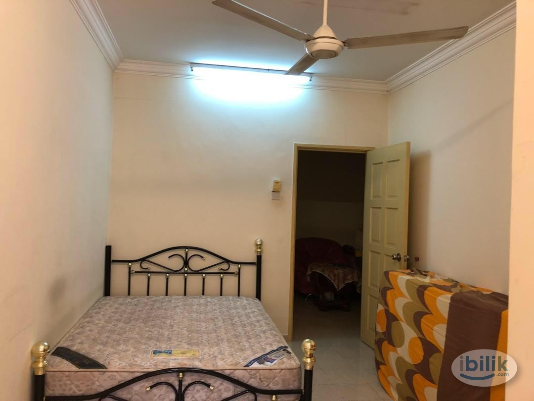 Middle Room at Taman Wangsa Permai, Kepong - Image 1