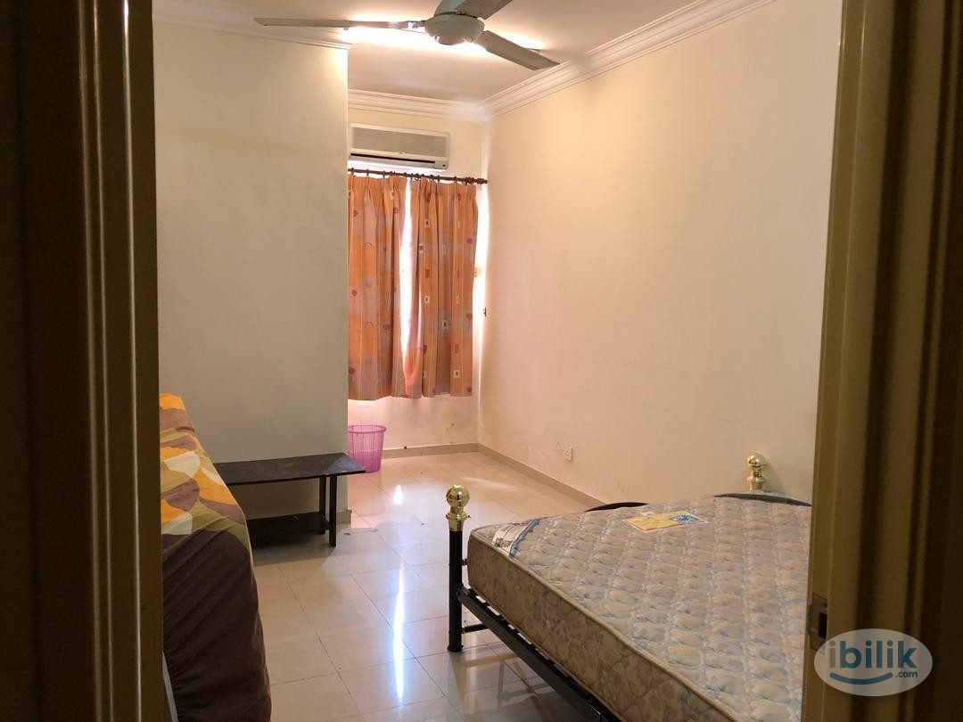 Middle Room at Taman Wangsa Permai, Kepong - Image 3