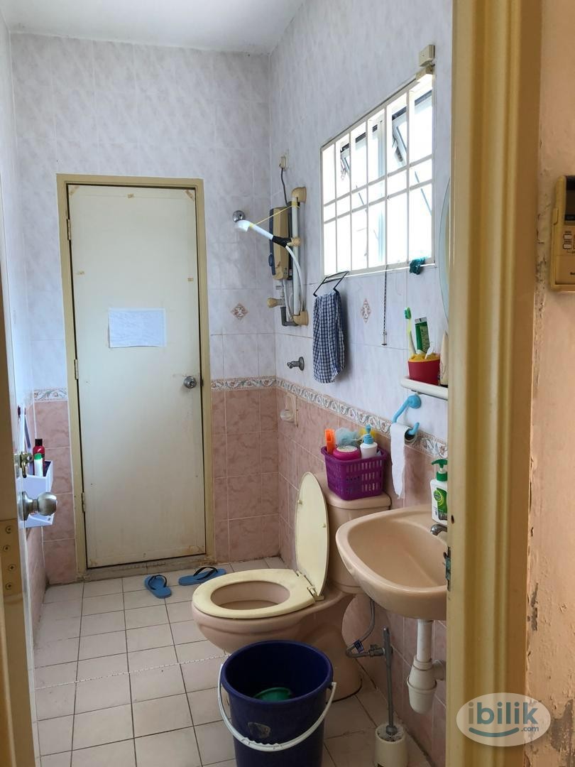 Middle Room at Taman Wangsa Permai, Kepong - Image 4
