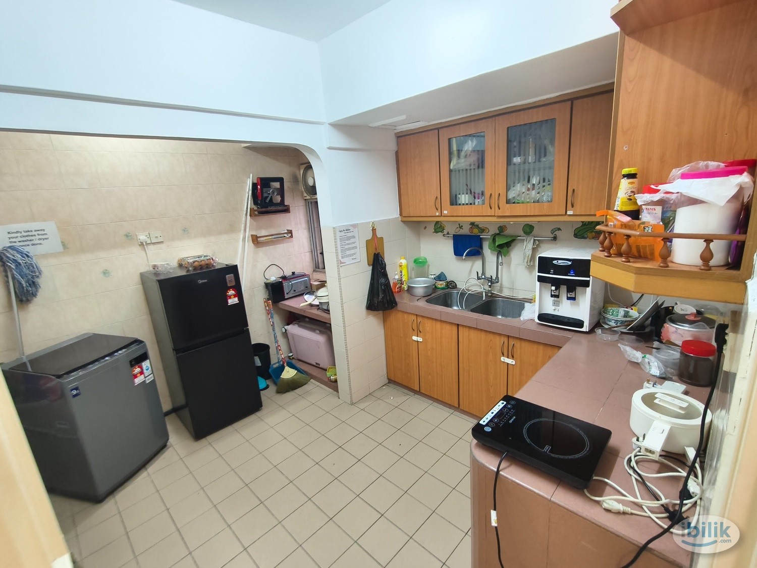 Middle Room at D'Aman Crimson - Image 1