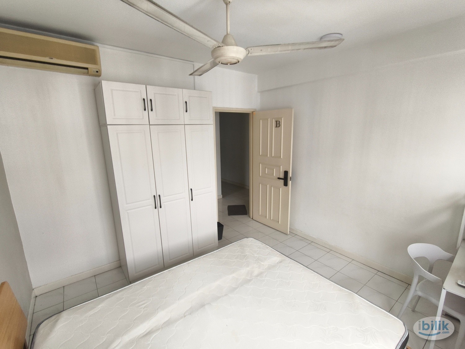 Middle Room at D'Aman Crimson - Image 3