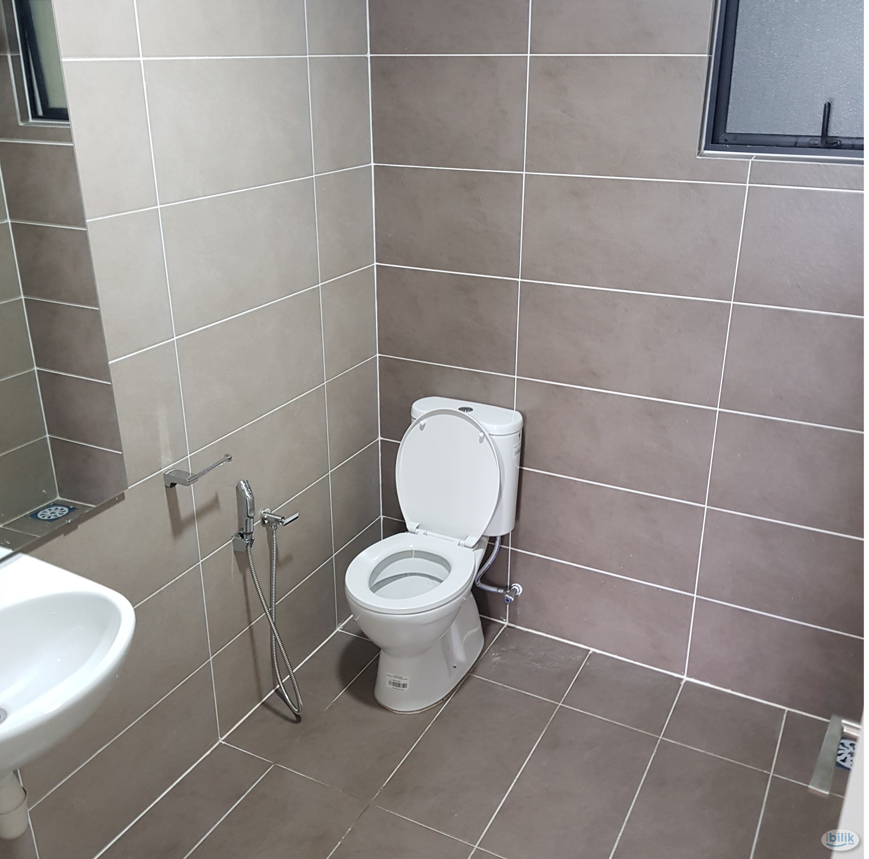 Medium Room Fully Furnished New Condo @ Shah Alam SEK22 - Image 2