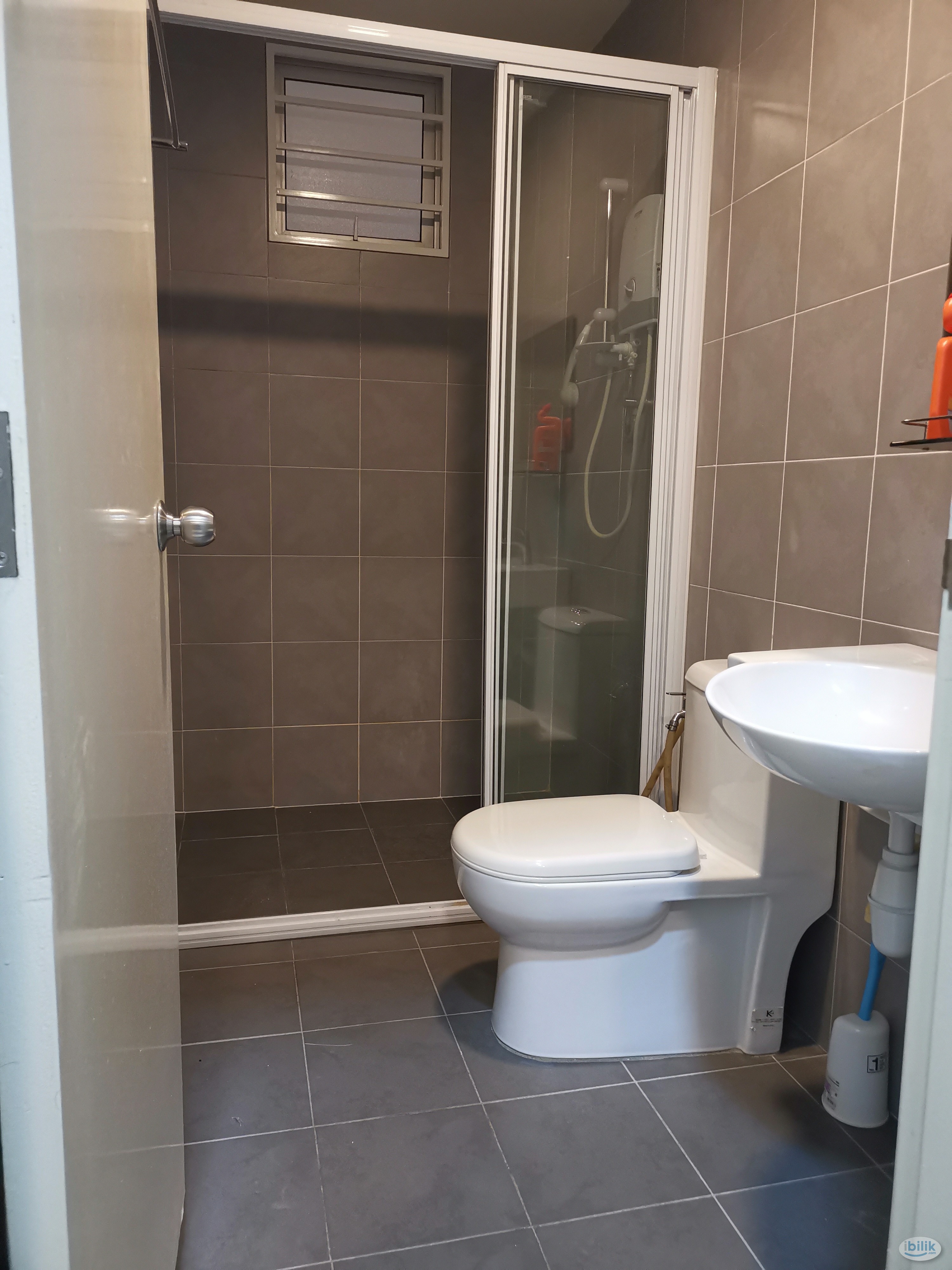 Fully Furnished Southville Master Room for rent - Image 4