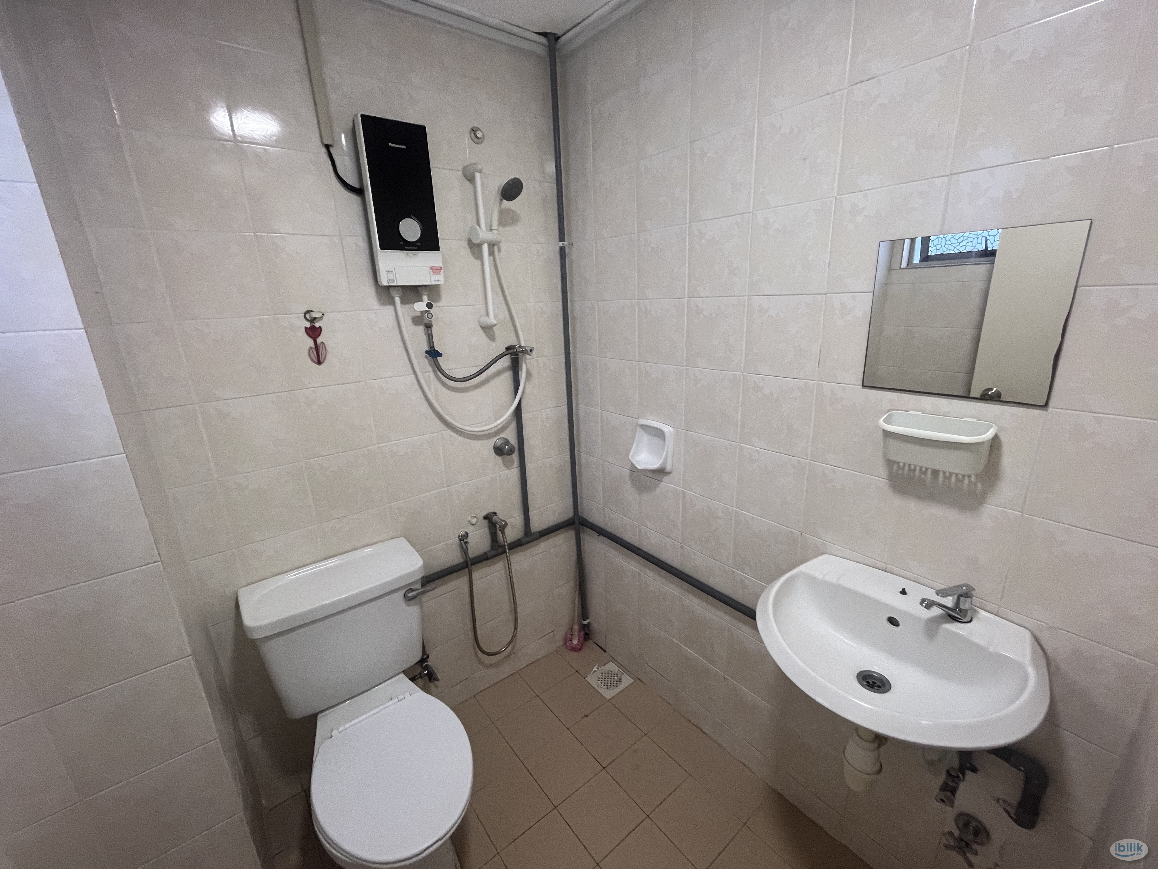 Master Room at D'Aman Crimson, Ara Damansara - Image 3