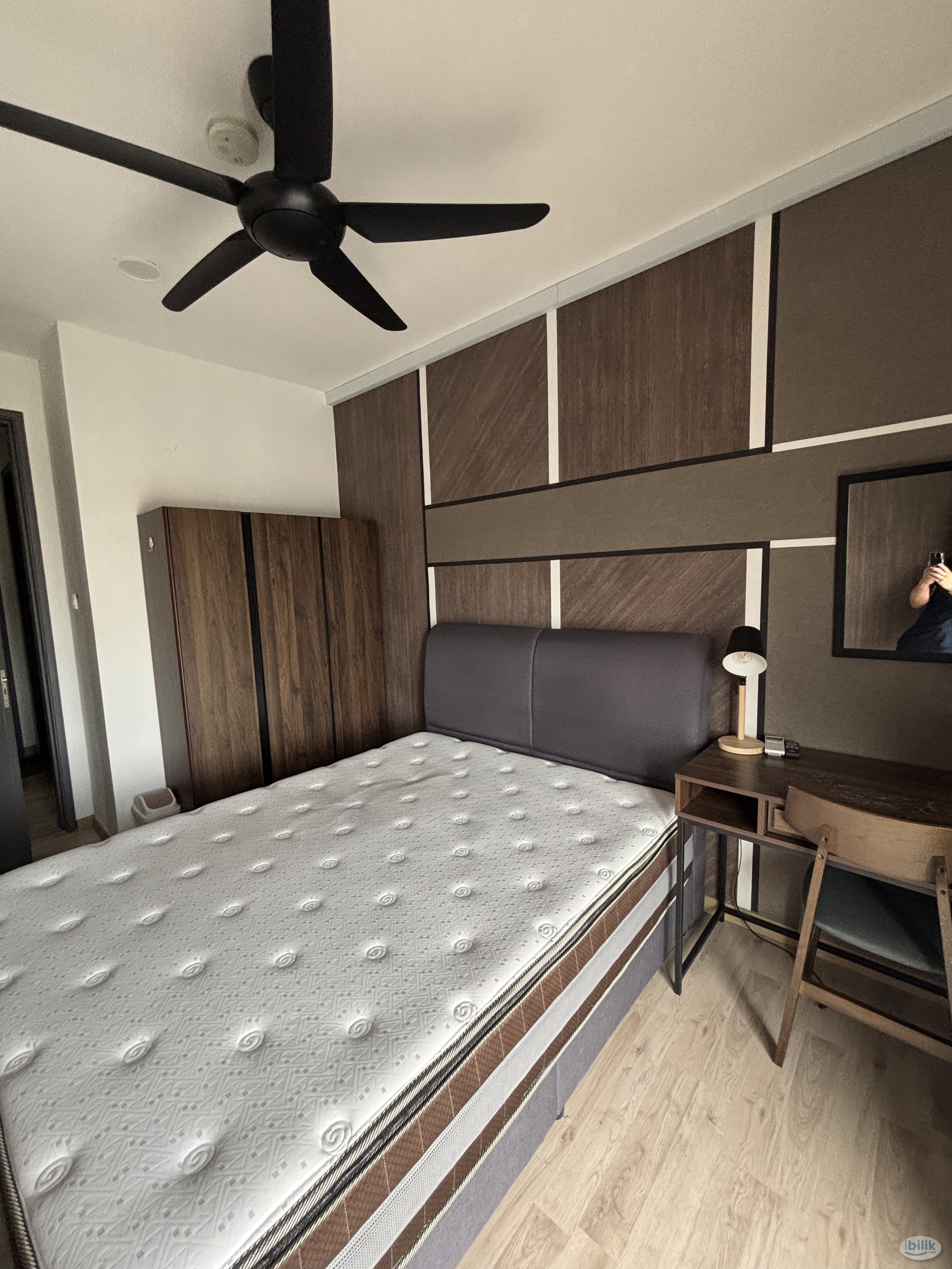 Middle Room at Emporis, Kota Damansara - Image 1