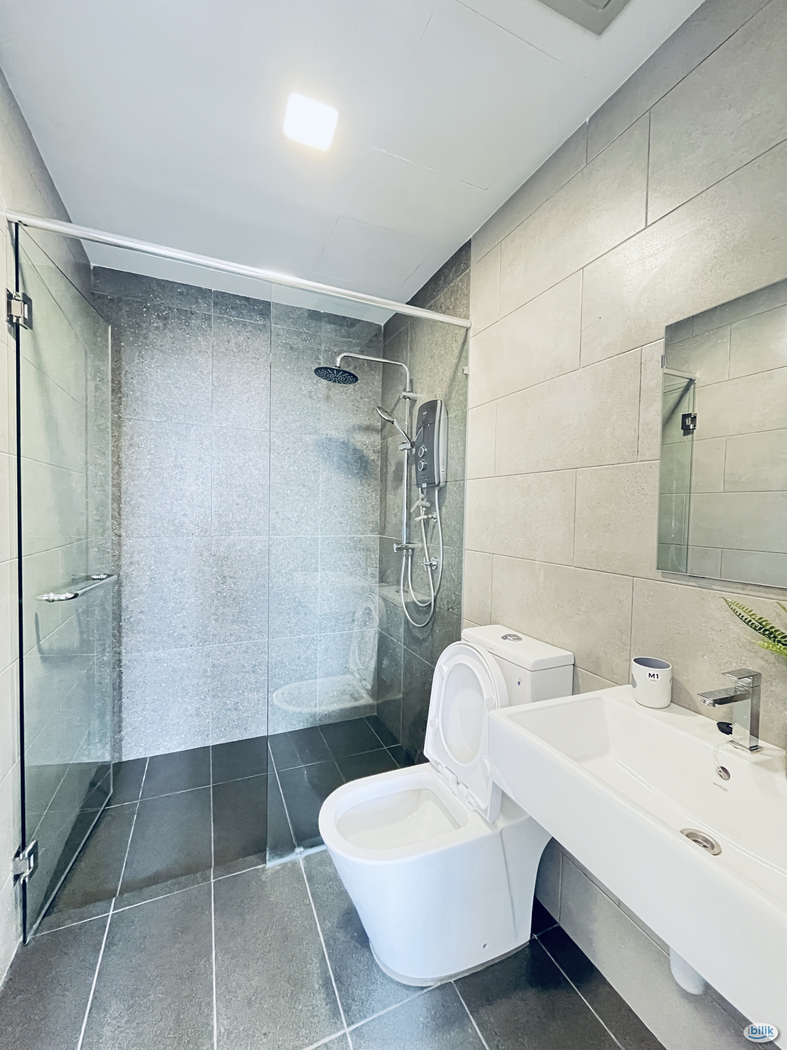 Affordable Single Bedroom near MRT Putra Permai - Image 3