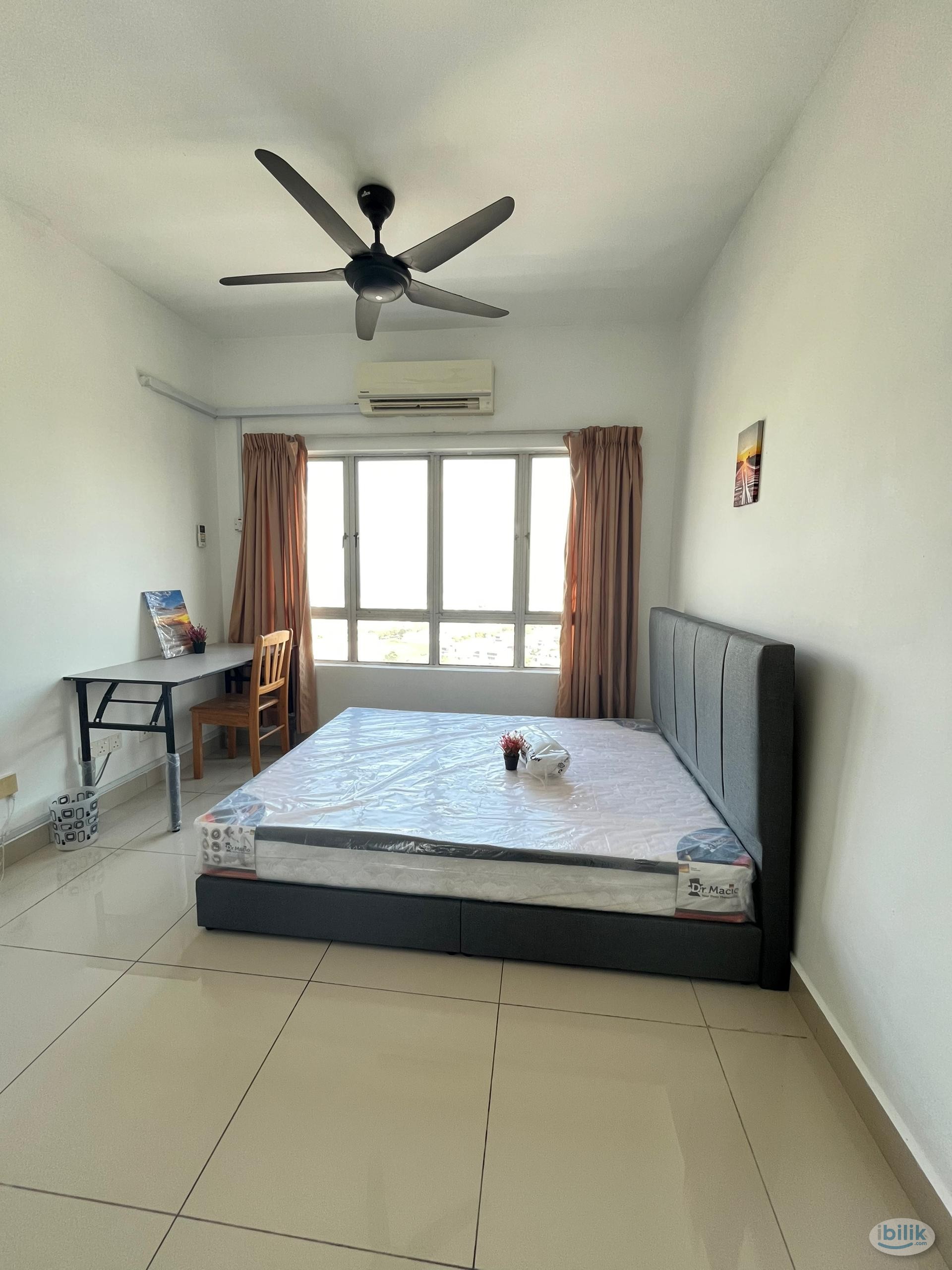 FEMALE Unit Available Now! Middle Room at Casa Residenza - Image 1