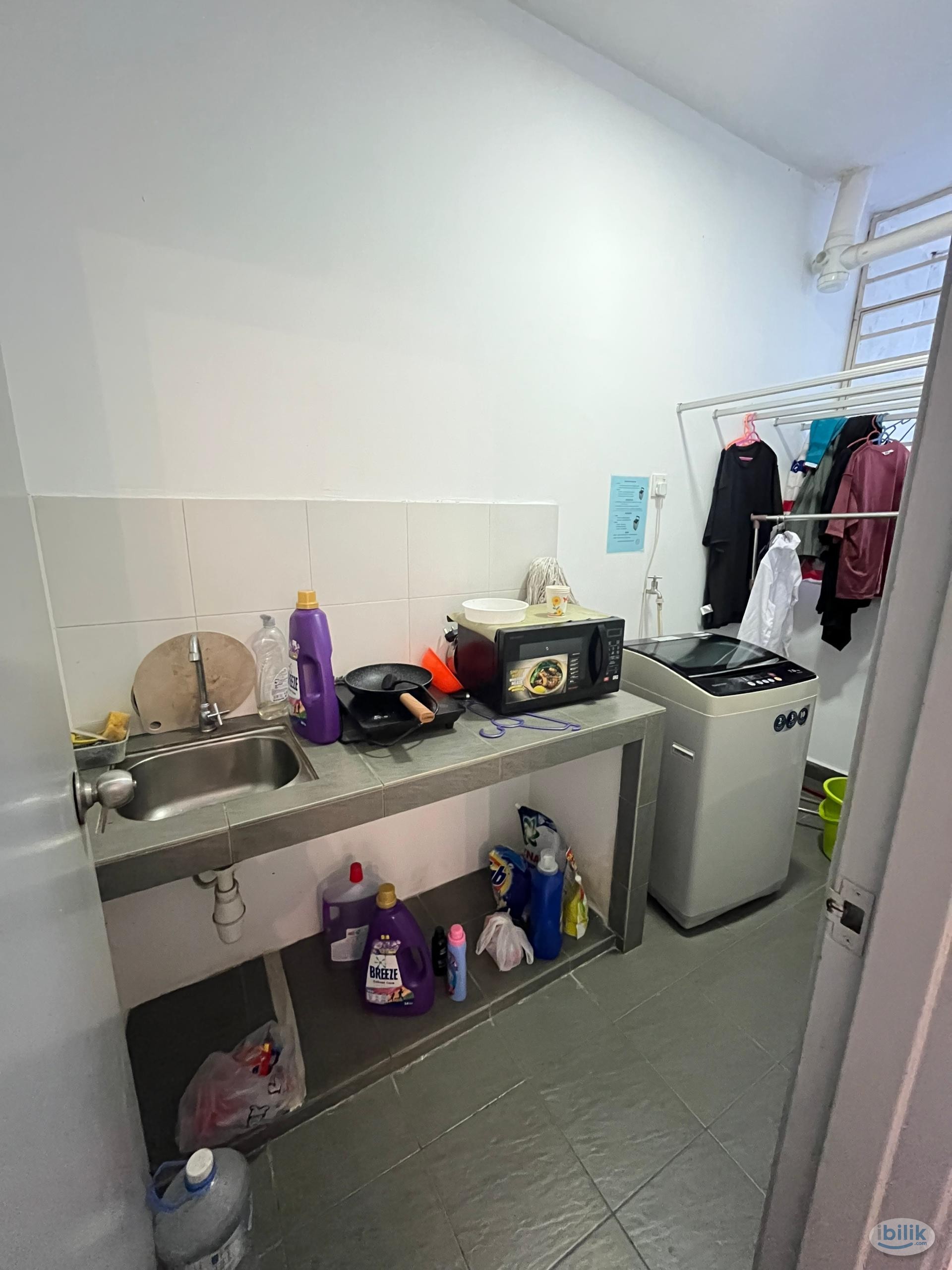 FEMALE Unit Available Now! Middle Room at Casa Residenza - Image 4