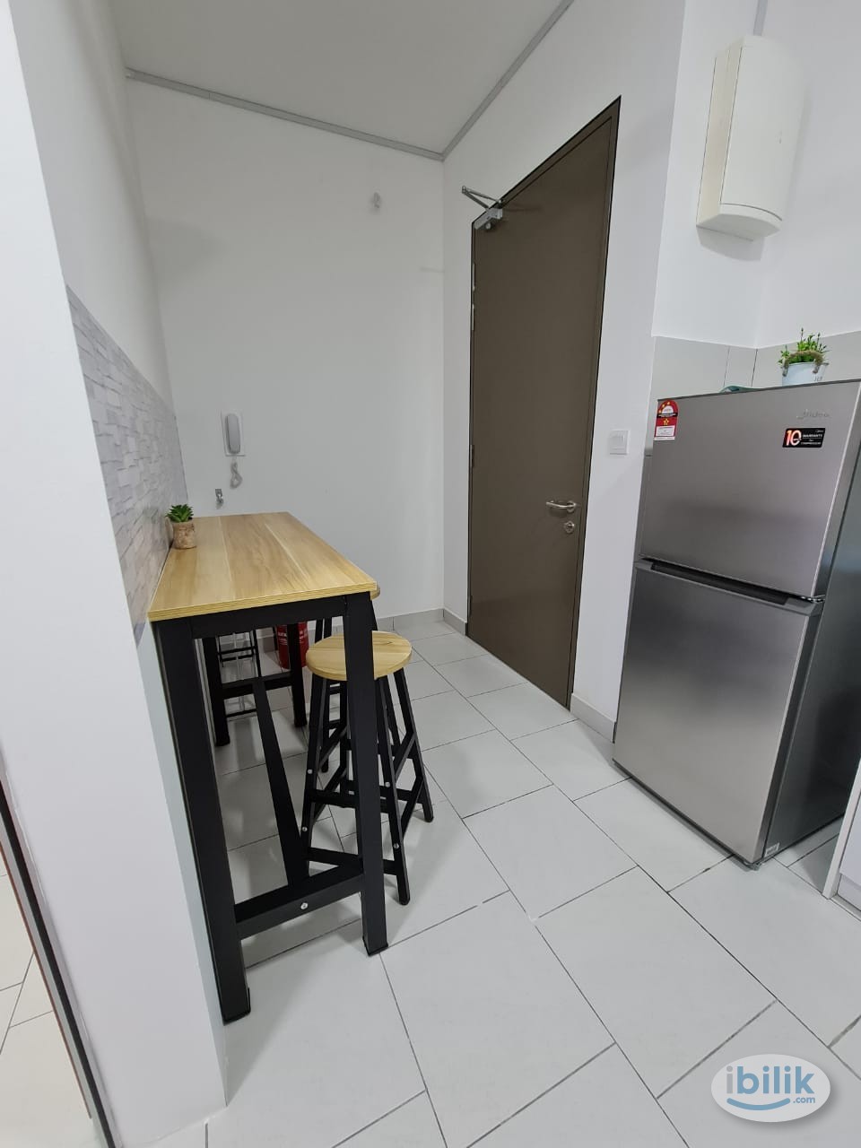 ASTETICA RESIDENCE @ SERI KEMBANGAN ( MEDIUM ROOM ) MIX UNIT - Image 1