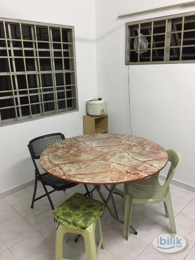 Middle Room at Section 14, Petaling Jaya - Image 2