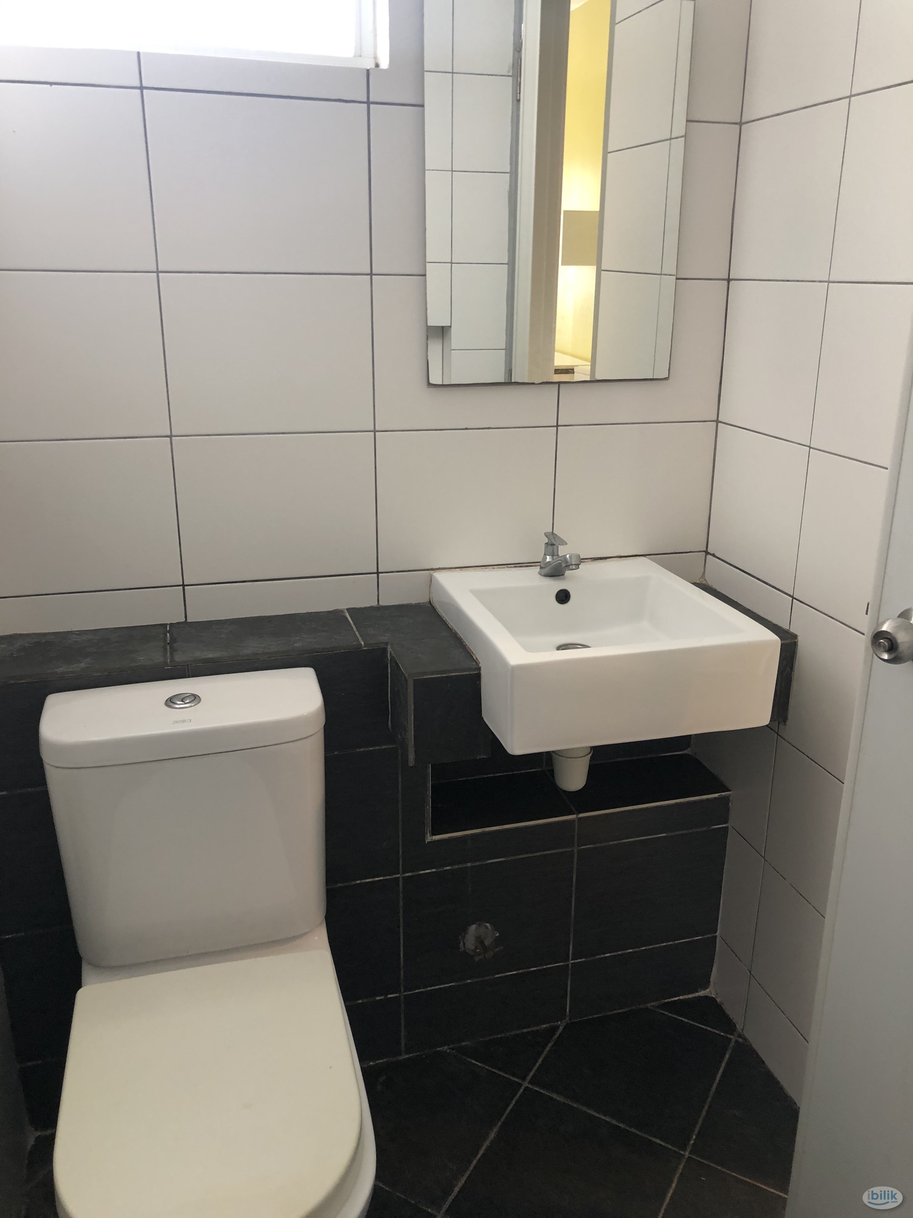 Univillage Single Room ensuite toilet in Semenyih, Broga - Image 3