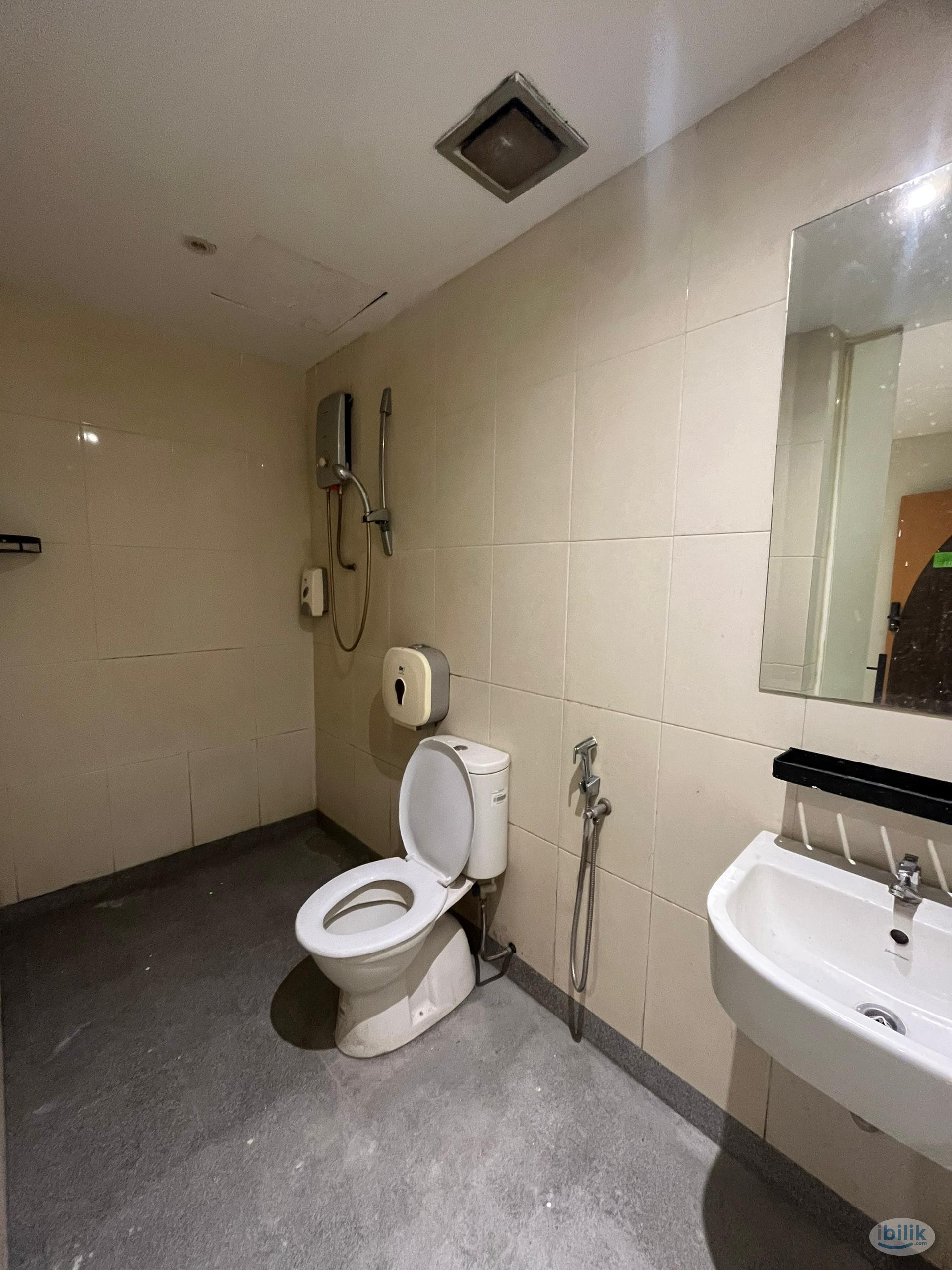 🚶‍♀️🛏️ Furnished Room @ Hotel Kita – 5 min to HKL, 8 min to Monorail 🚝 – Fast WiFi, Private Bath - Image 3