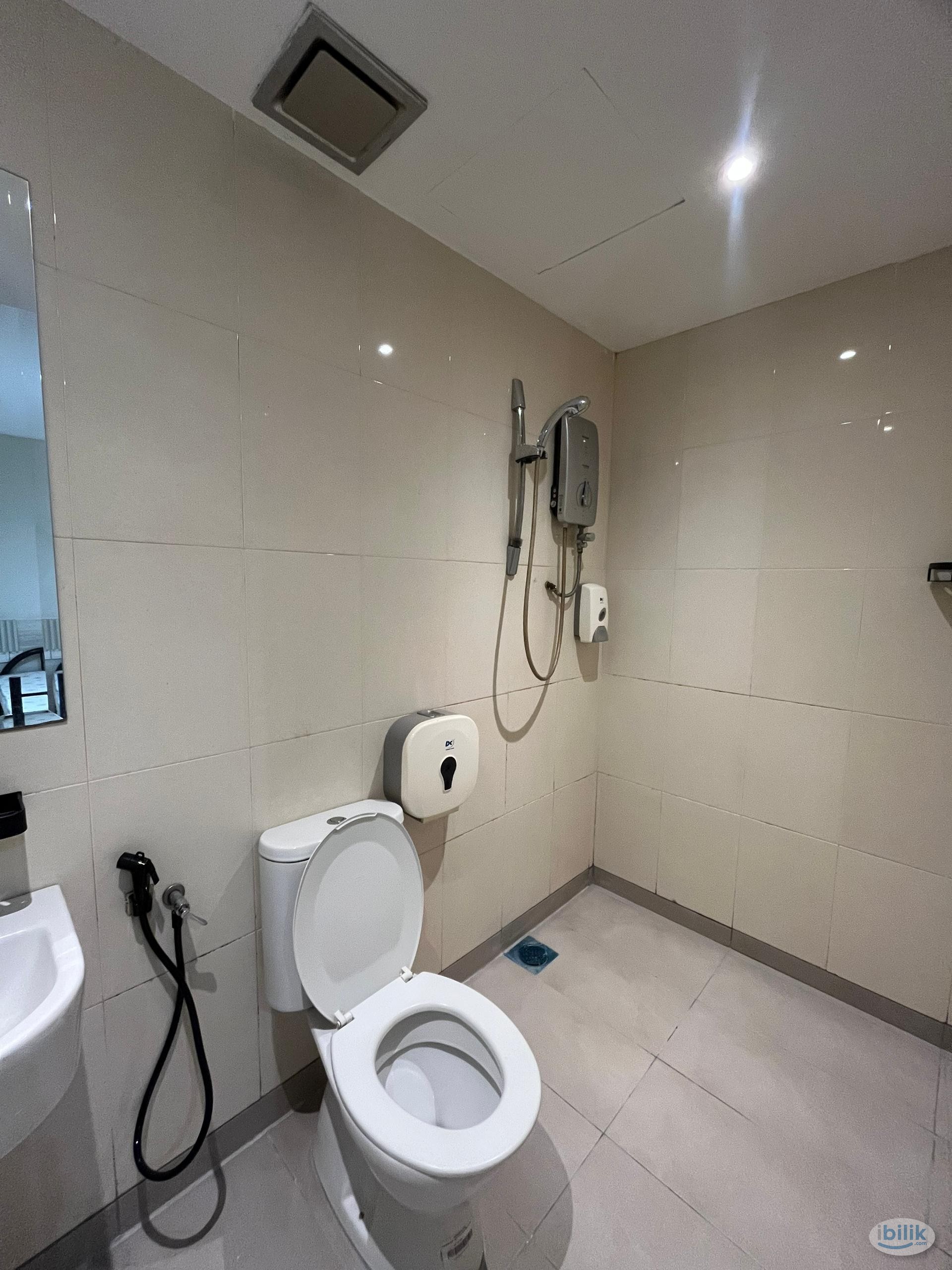 🔑🚆 Comfortable Room @ Chow Kit – 5 Min to Hospital 🏥, 6 Min to PWTC 🚉, Easy Access 💼 - Image 3