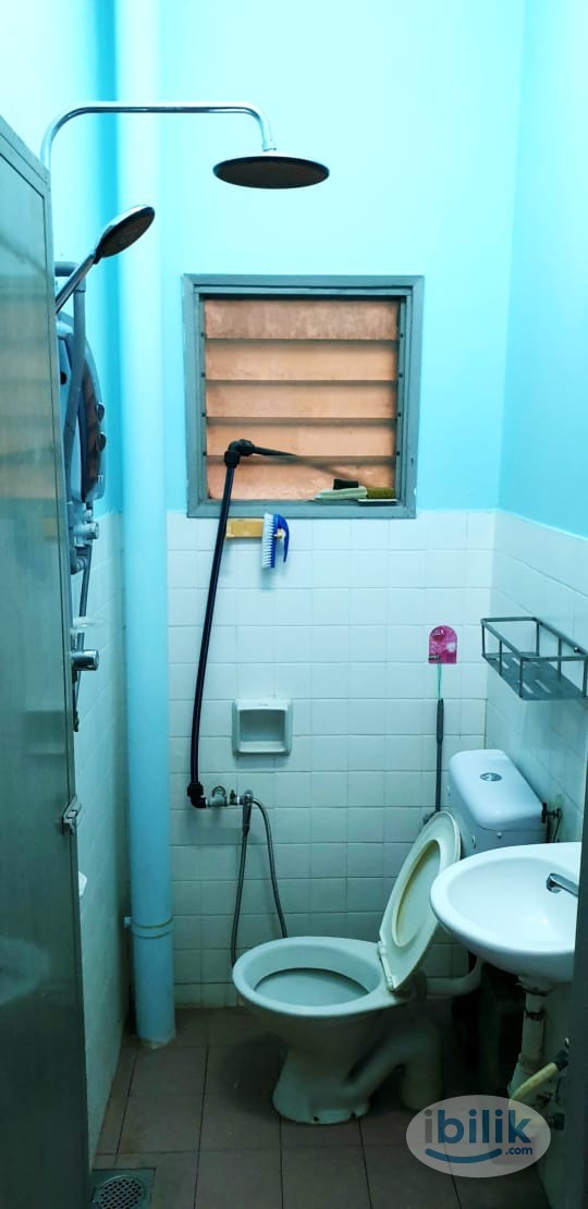 Middle Room at Pandan Indah, Pandan - Image 3